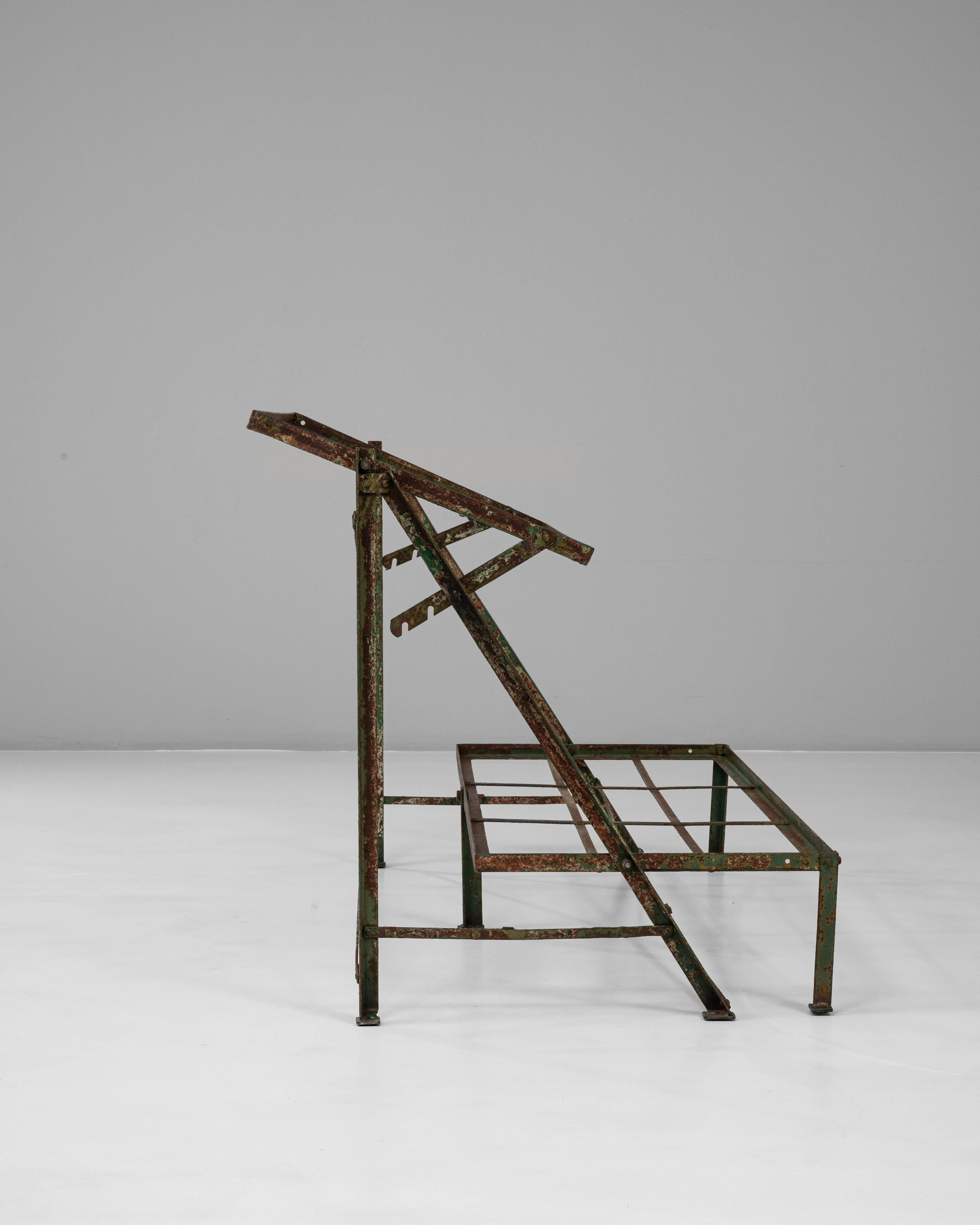 Table d'exposition en fer et Wood Wood du 19e siècle en vente 9