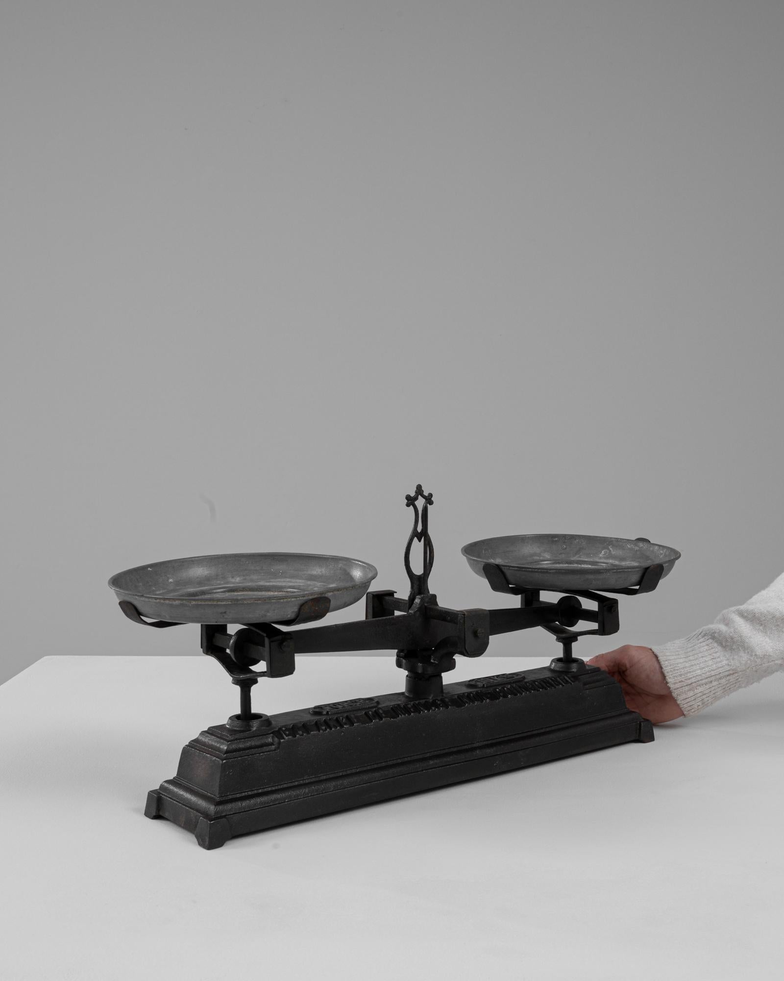 Ferro Scala francese del XIX secolo in ferro e zinco in vendita