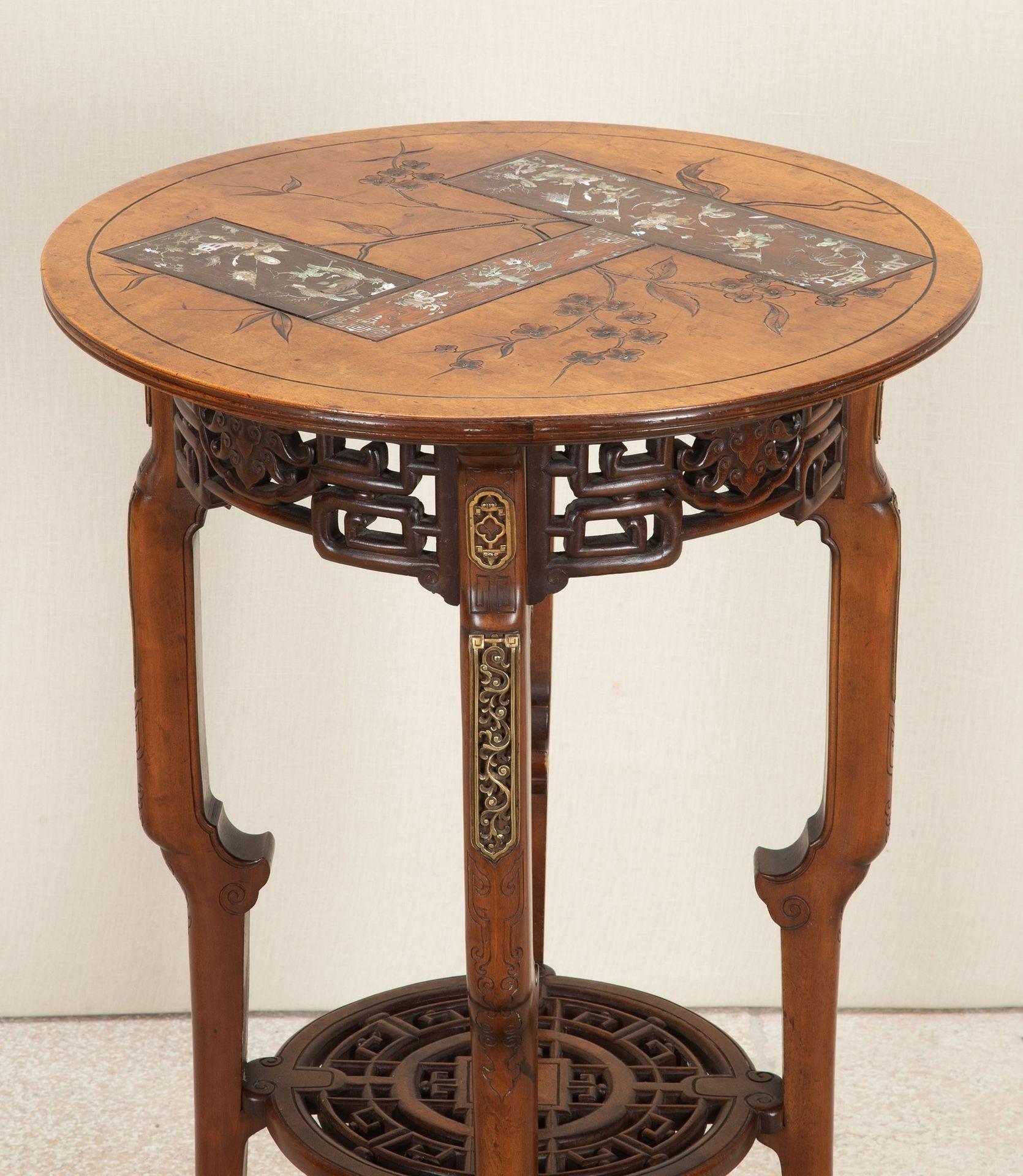 Français Table d'appoint de style japonais français du XIXe siècle par Gabriel Viardot en vente