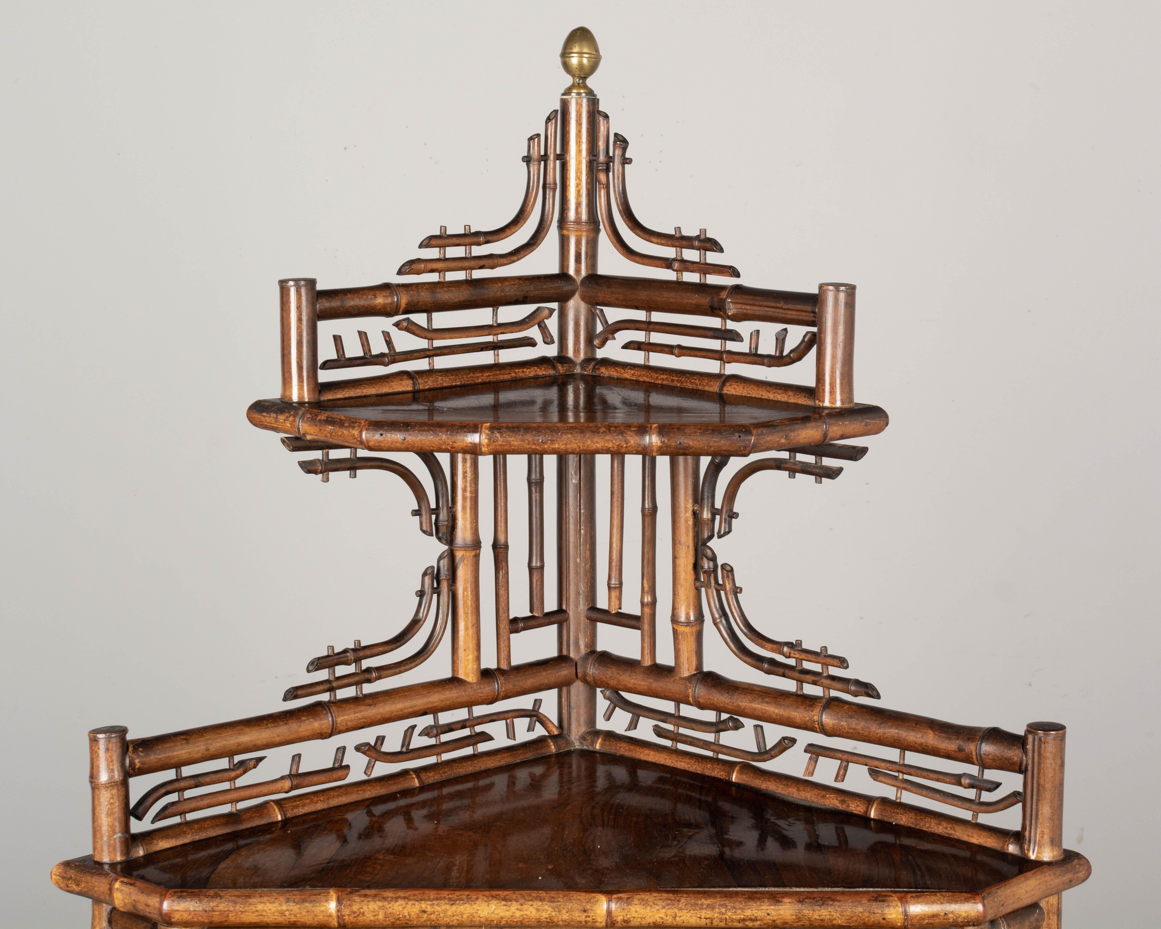 Armoire d'angle en bambou du 19ème siècle de style japonais en vente 6