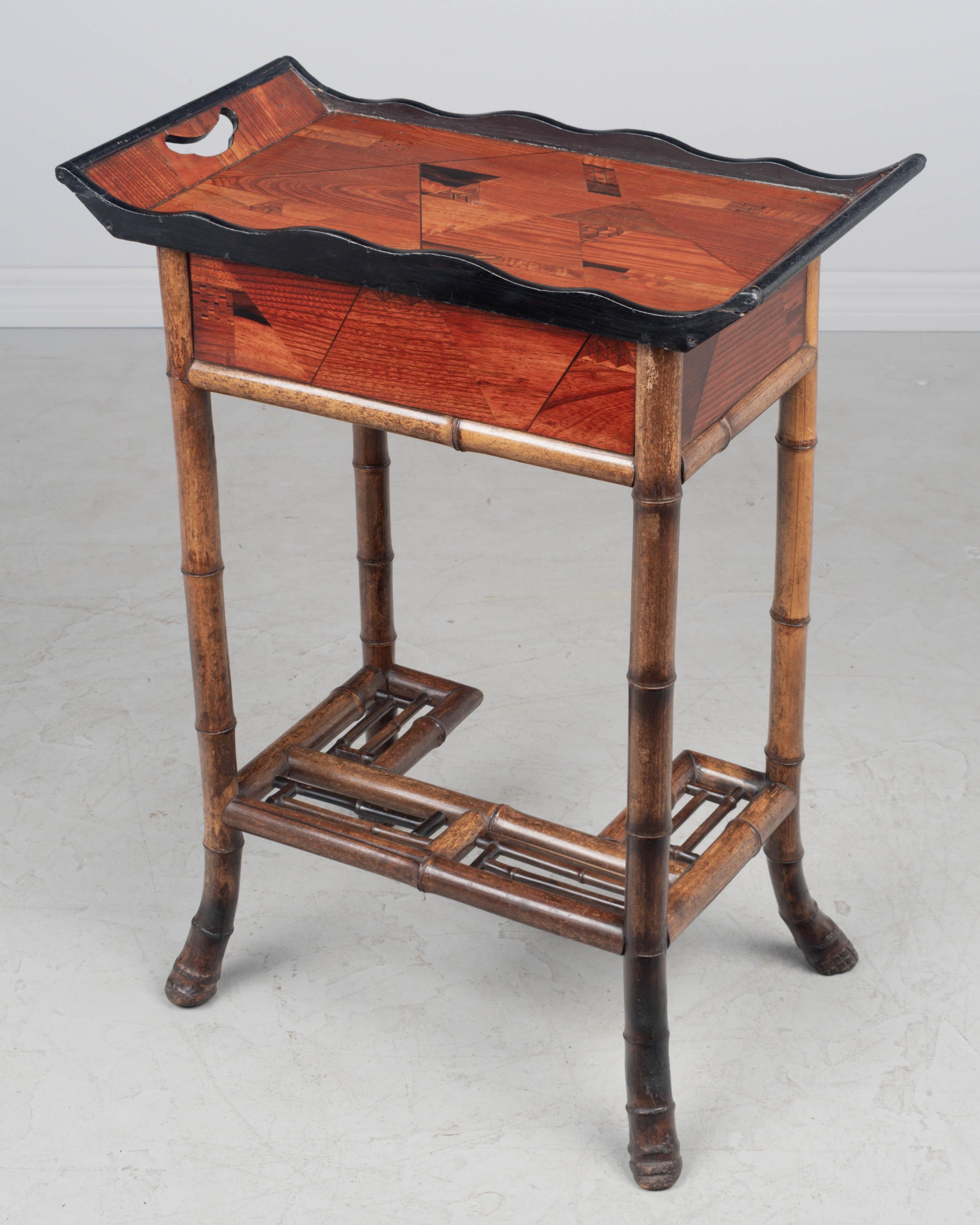 Marqueterie Table d'appoint japonaise du 19ème siècle en bambou en vente