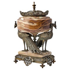 Französische Japonisme-Tischlampe aus Bronze und Onyx des 19. Jahrhunderts mit figürlichen Pfauen