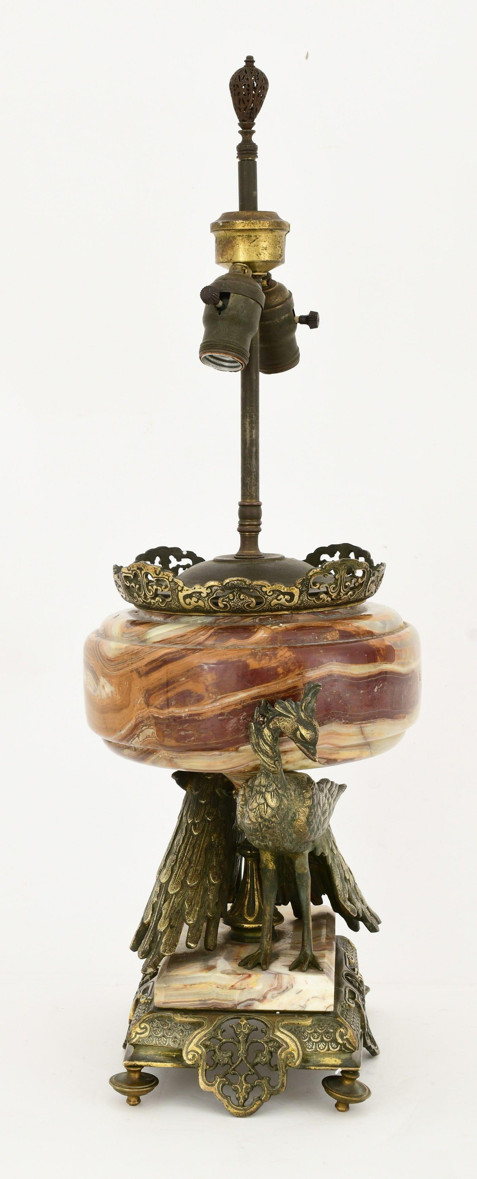 Französische Japonisme-Tischlampe aus Bronze und Onyx des 19. Jahrhunderts mit figürlichen Pfauen (Japonismus) im Angebot