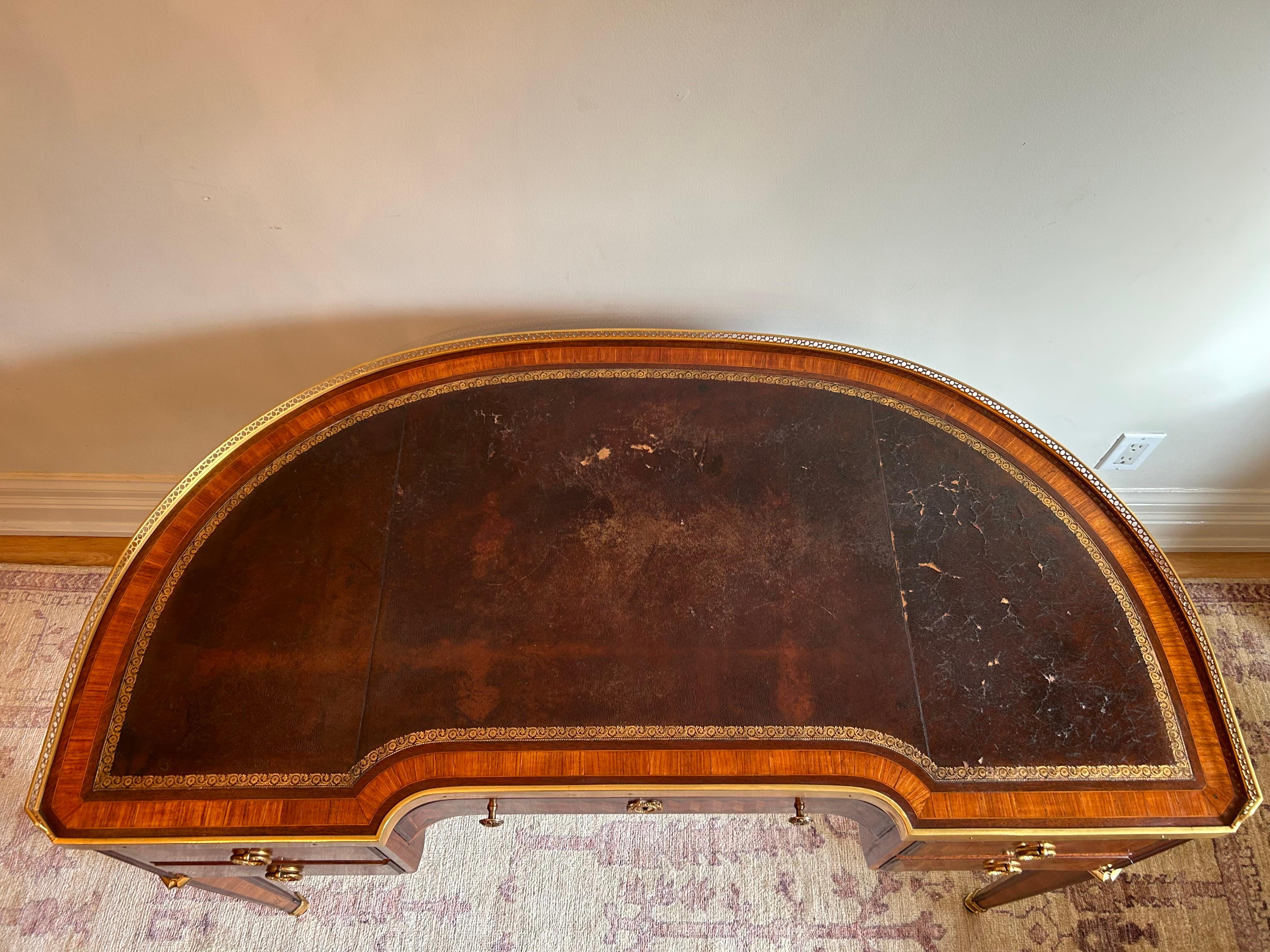 19th Century French Kidney Shaped Marquetry Desk For Sale 10