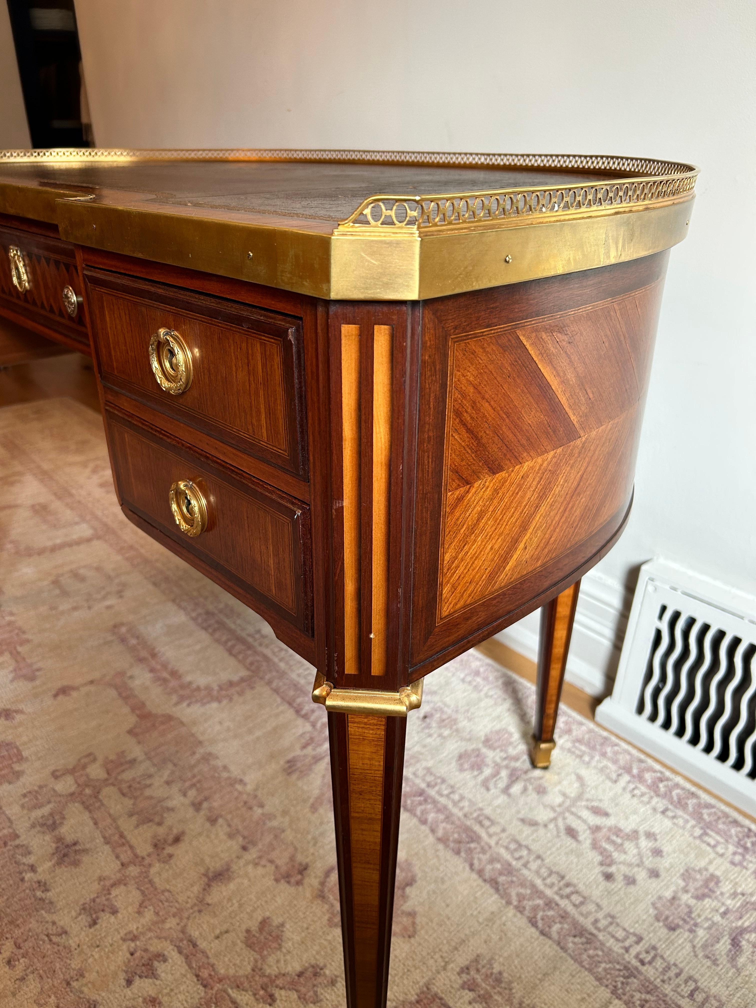 19th Century French Kidney Shaped Marquetry Desk For Sale 11