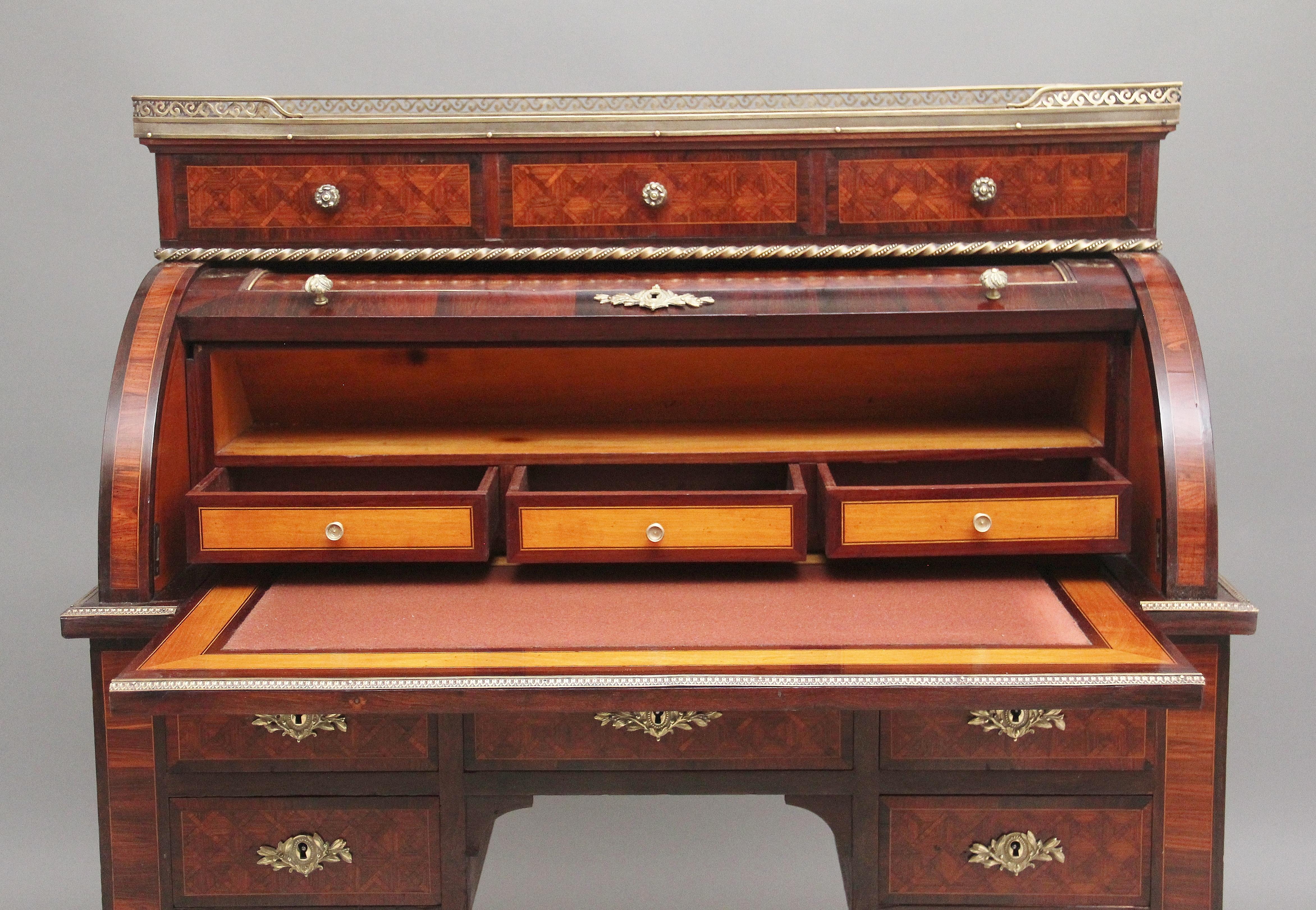 19th Century French Kingwood cylinder desk For Sale 1