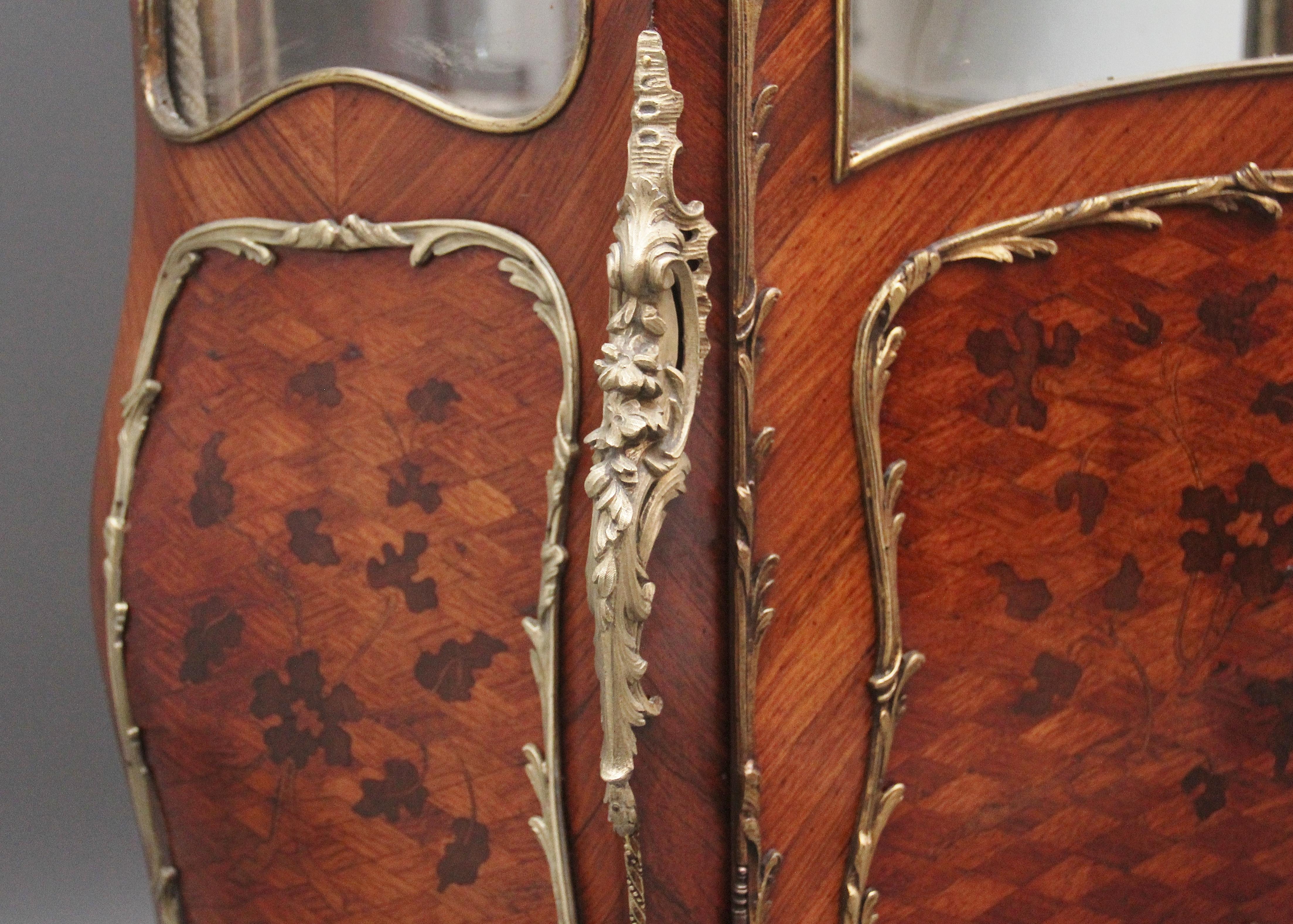 Vitrine en bois de rose français du 19ème siècle Bon état - En vente à Martlesham, GB
