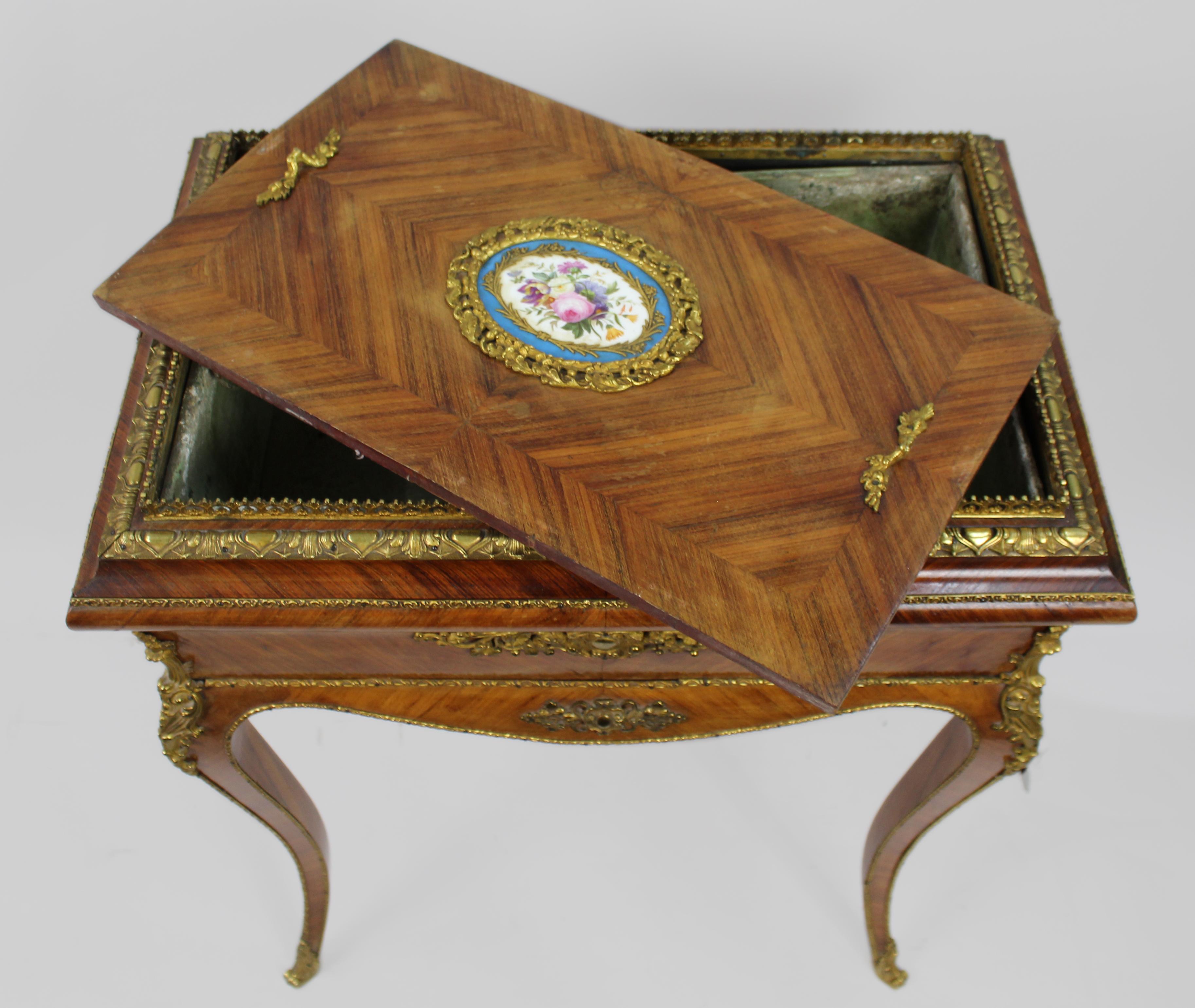 Jardinière en bois de roi français du XIXe siècle avec plaque de style Sèvres en vente 6