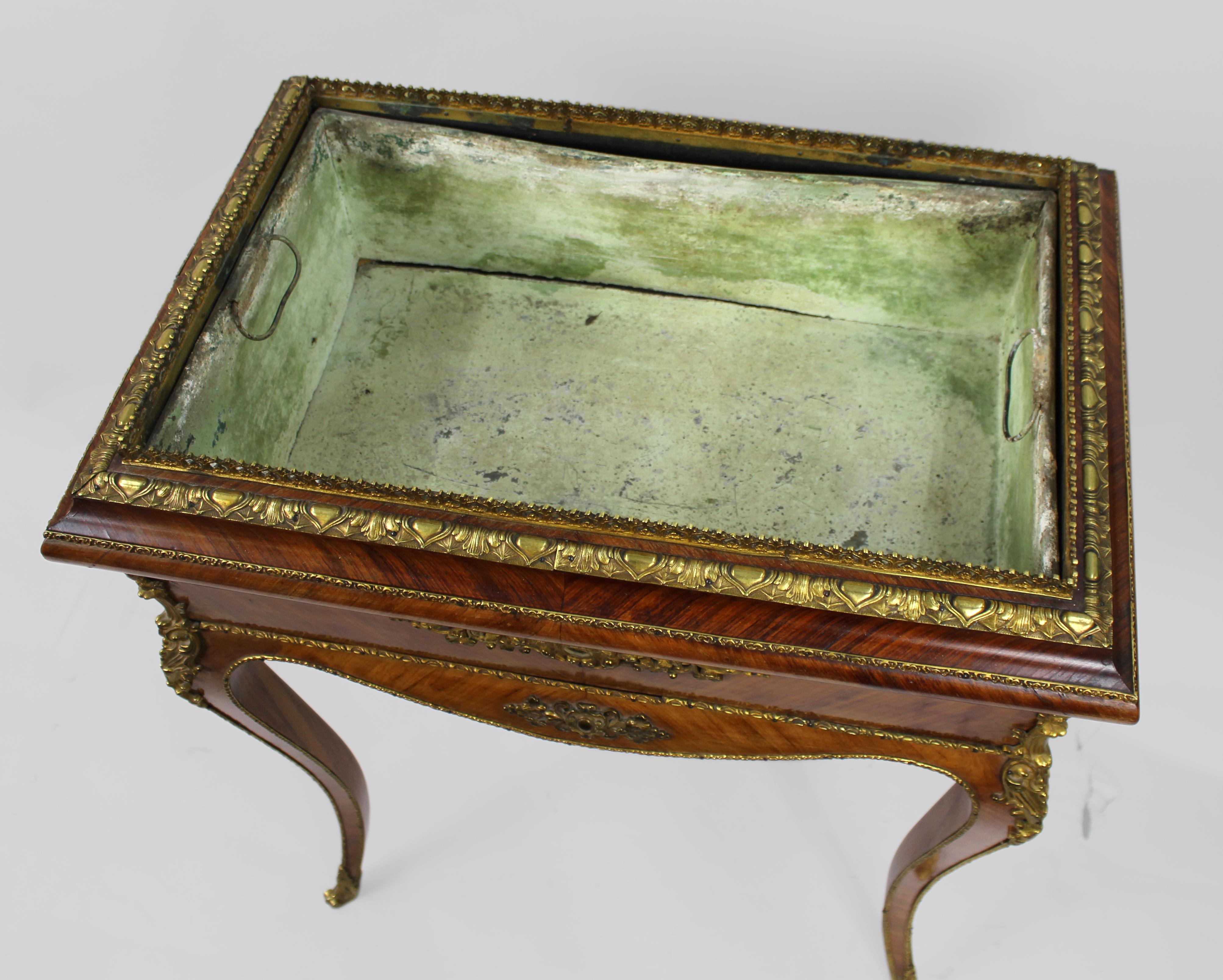 Jardinière en bois de roi français du XIXe siècle avec plaque de style Sèvres en vente 7