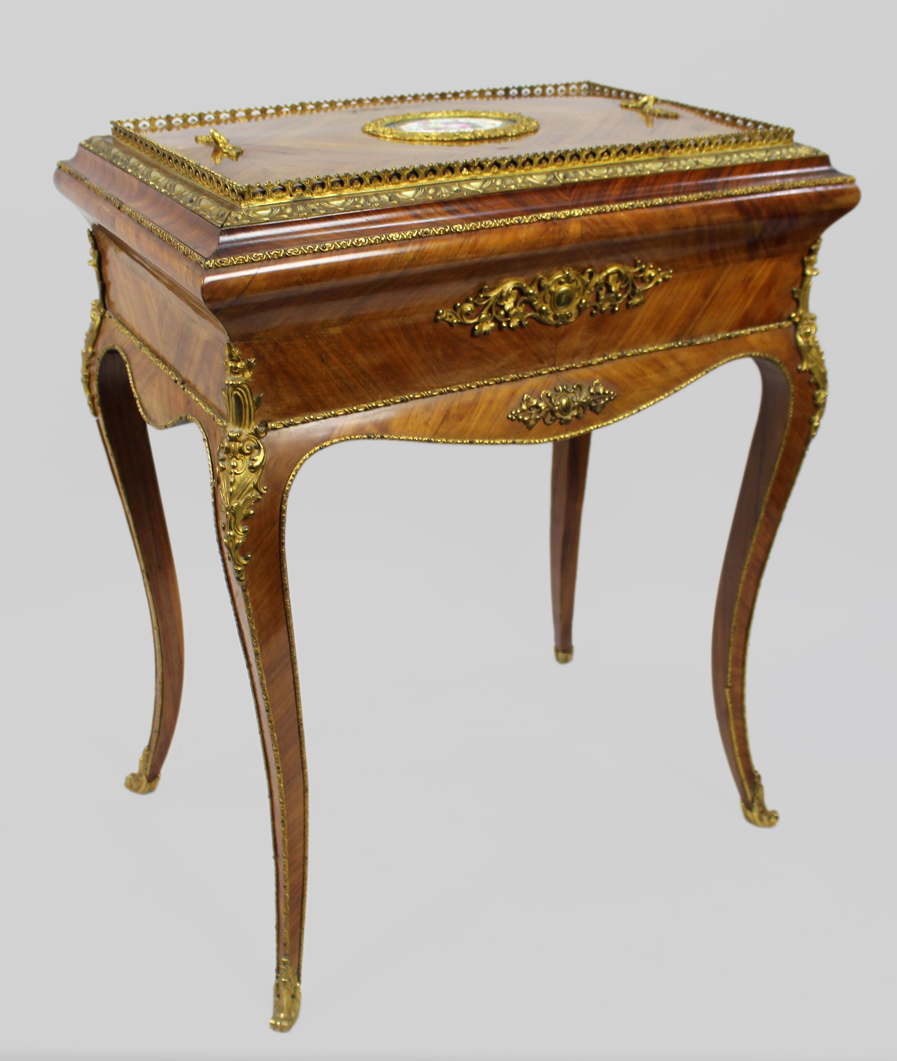 Jardinière en bois de roi français du XIXe siècle avec plaque de style Sèvres Bon état - En vente à Worcester, GB