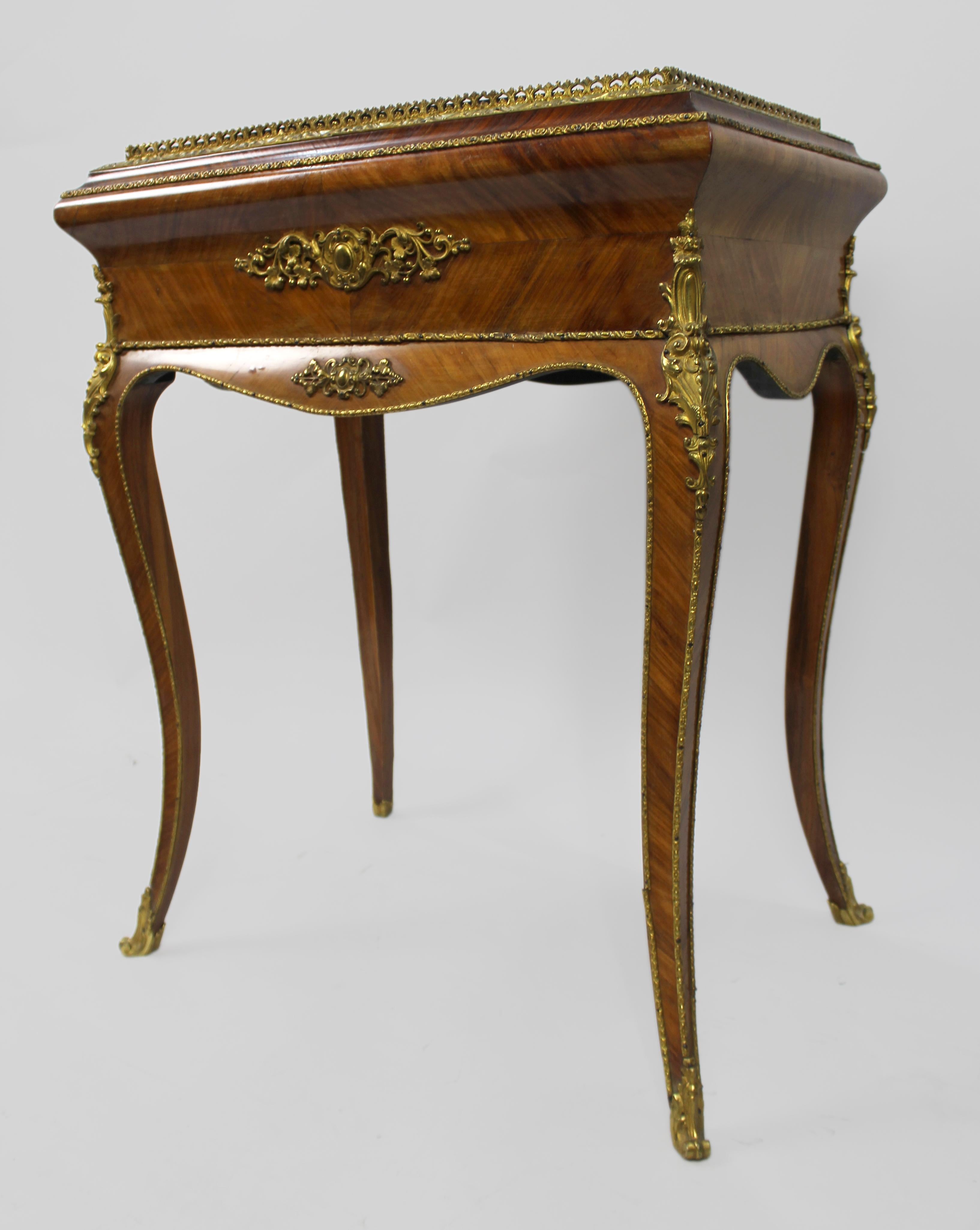 Jardinière en bois de roi français du XIXe siècle avec plaque de style Sèvres en vente 1