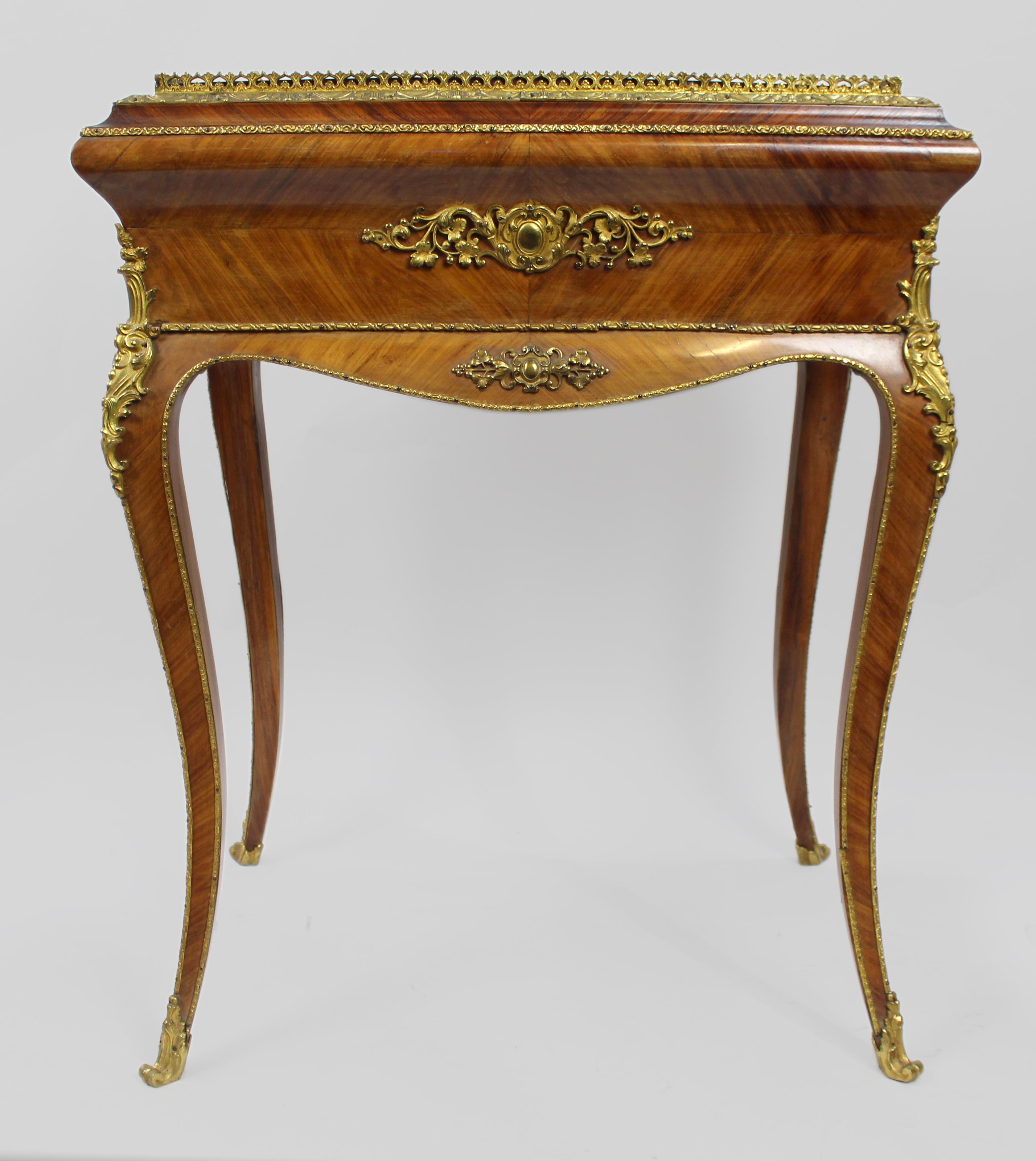 Jardinière en bois de roi français du XIXe siècle avec plaque de style Sèvres en vente 2