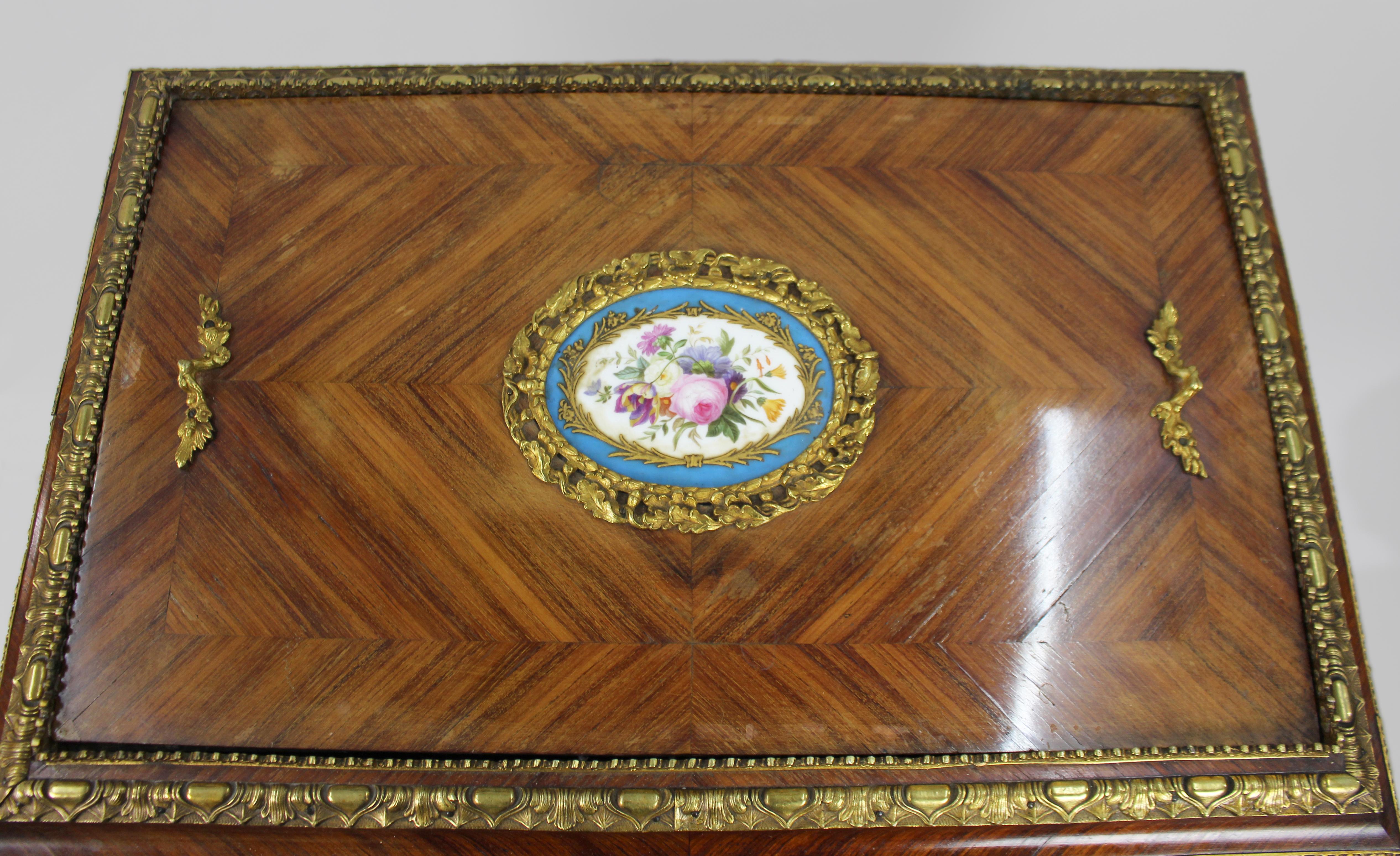Jardinière en bois de roi français du XIXe siècle avec plaque de style Sèvres en vente 5