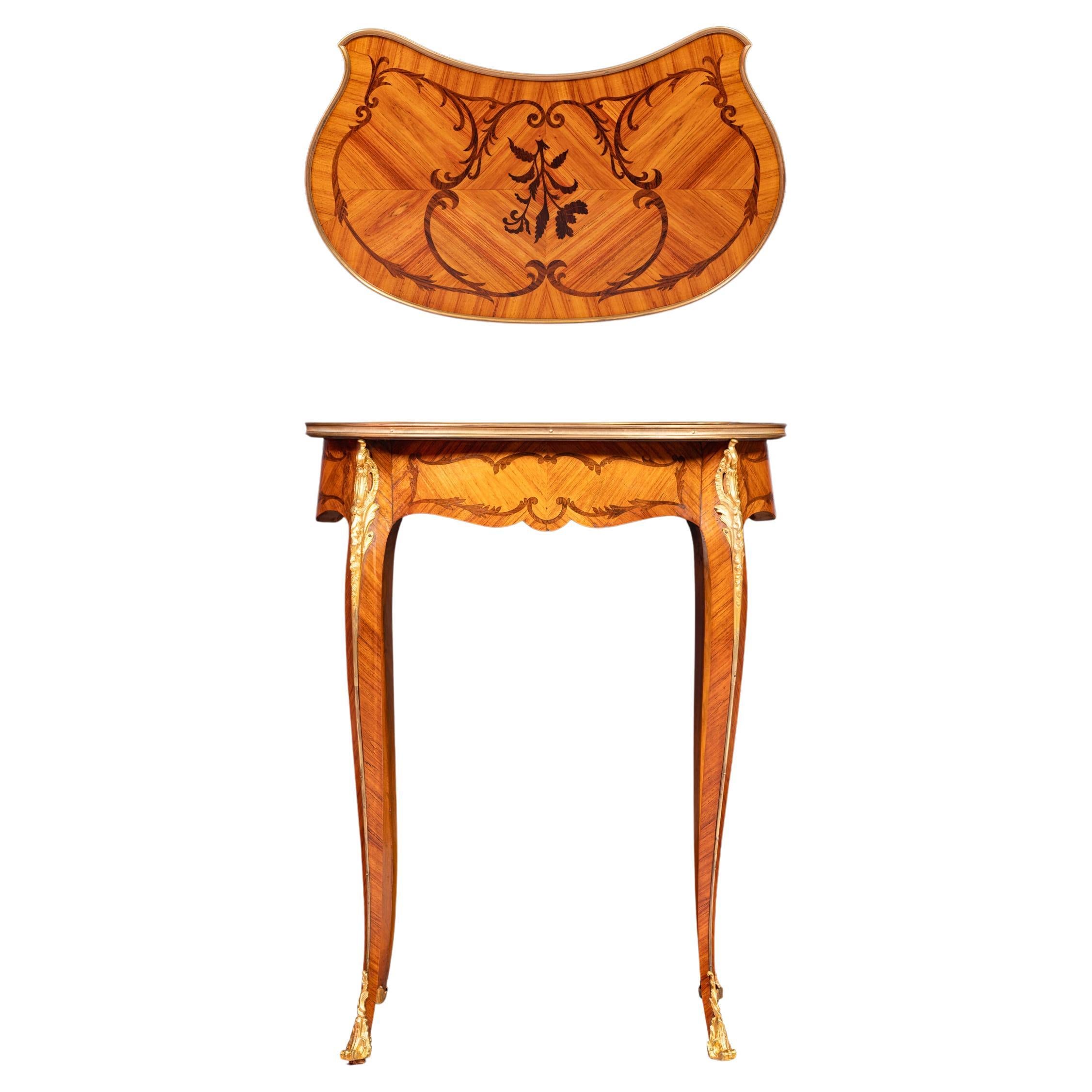 Table d'appoint en bois de roi et marqueterie du XIXe siècle /  "Table à Rognon" :