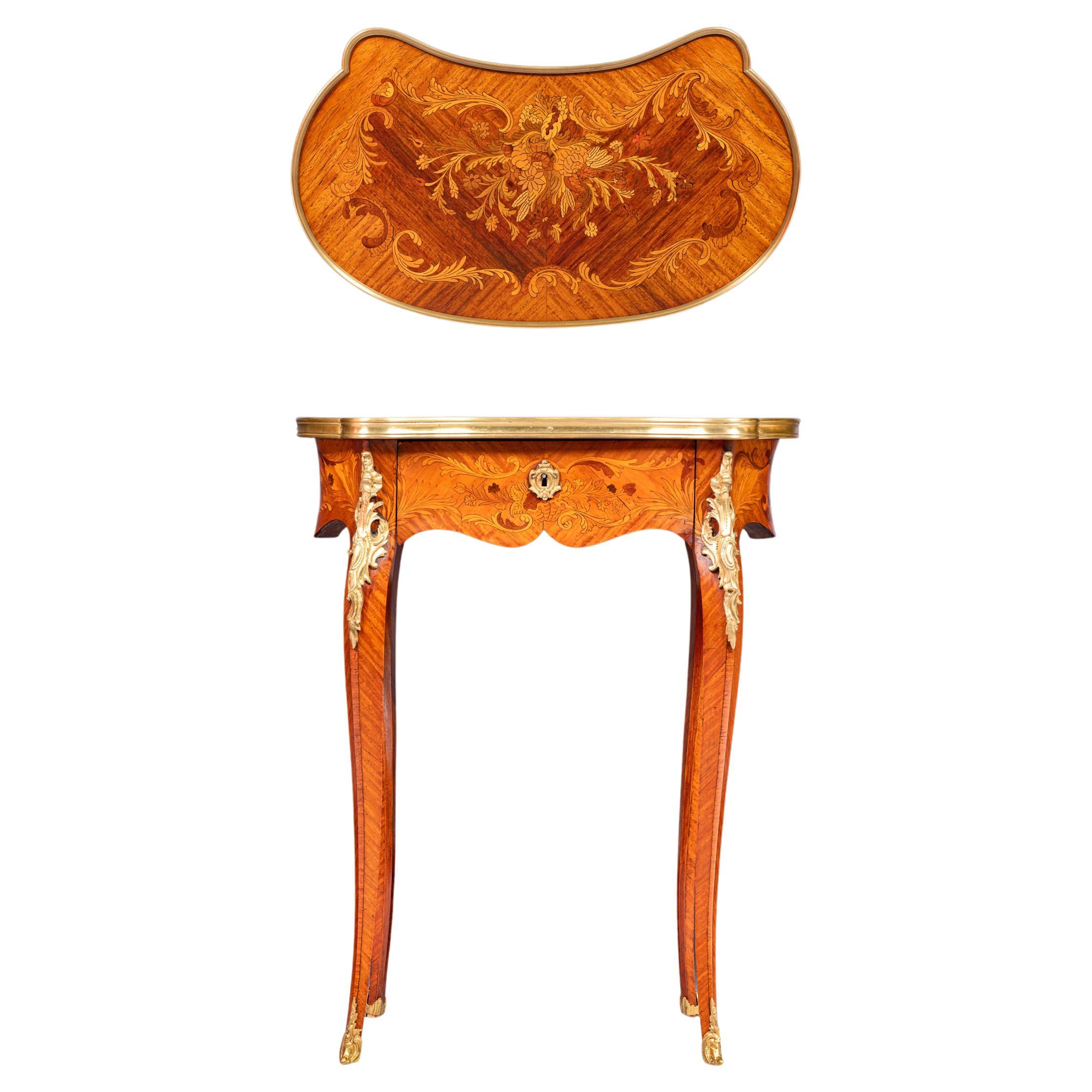 Table d'appoint en bois de roi et marqueterie du XIXe siècle /  "Table à Rognon" :