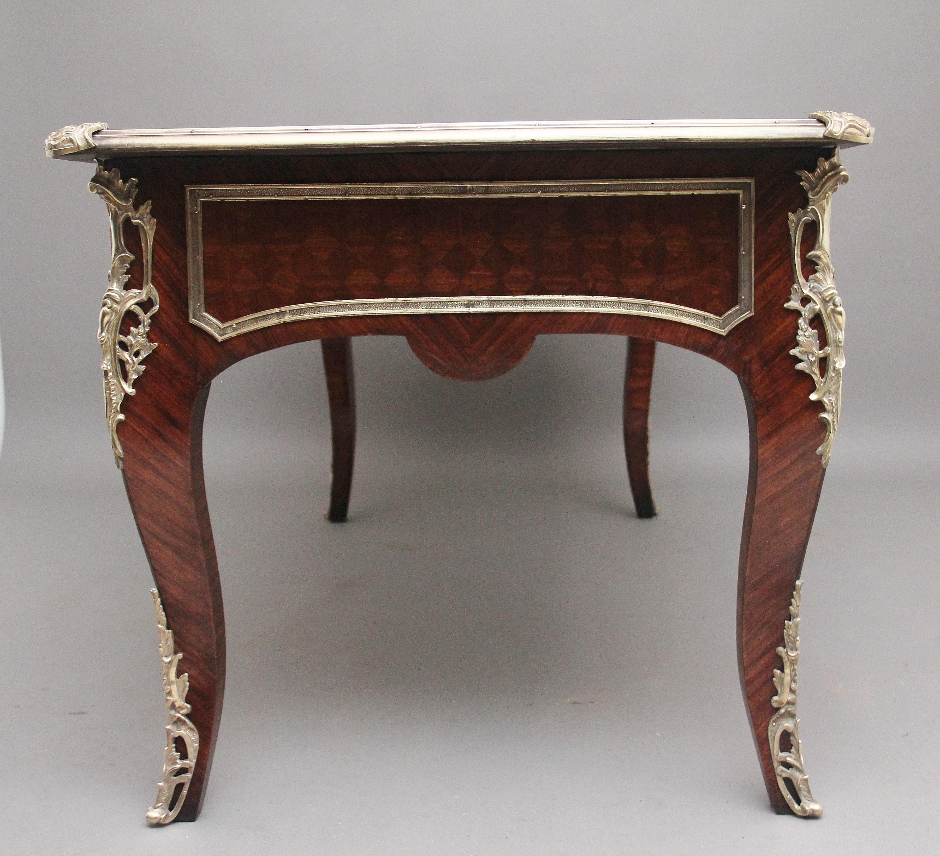 19. Jahrhundert Französisch Kingwood Ormolu montiert Schreibtisch (Mittleres 19. Jahrhundert) im Angebot