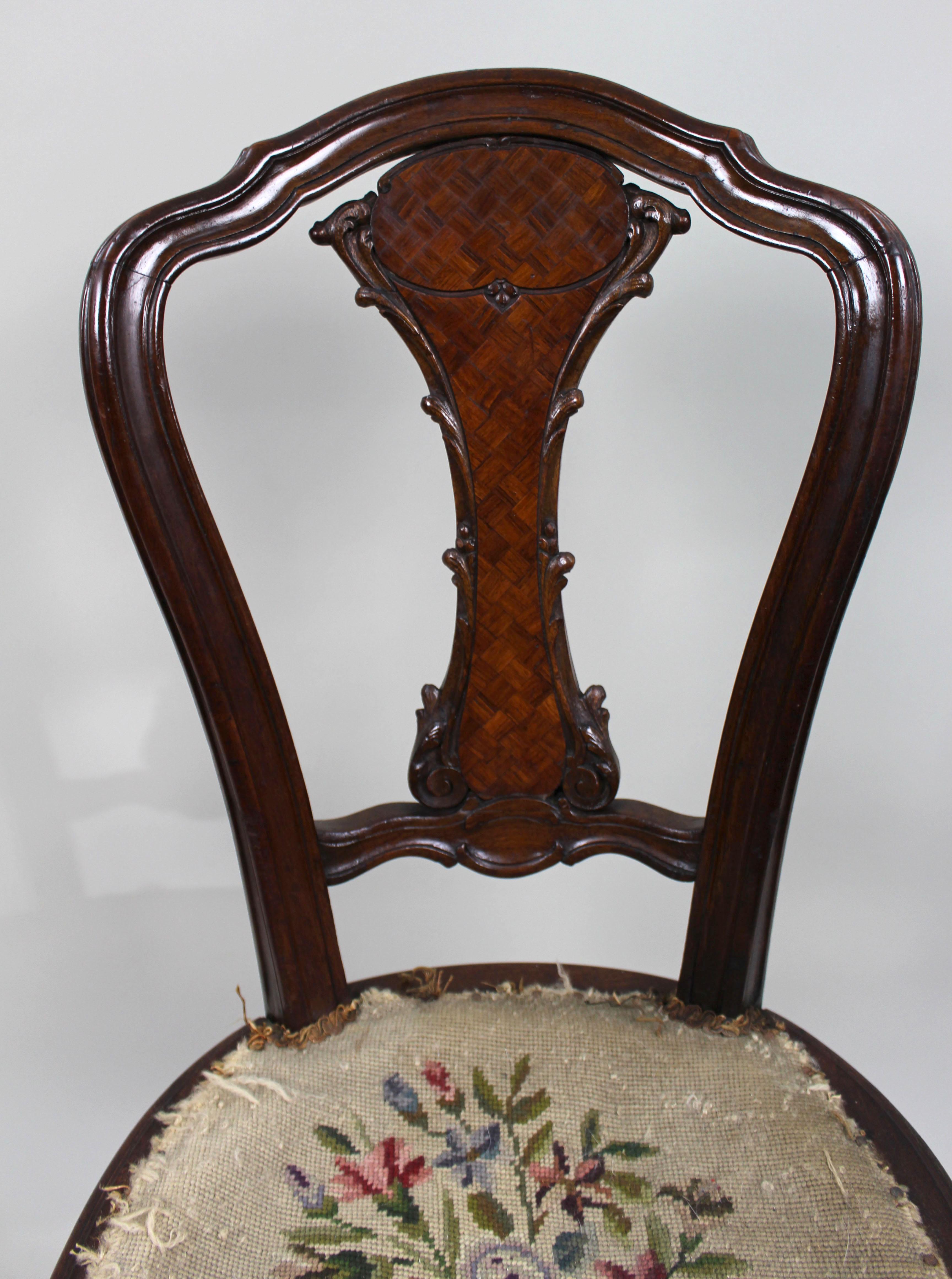 Bois de violette Chaise d'appoint en marqueterie de bois de roi du 19e siècle avec montures en bronze doré en vente