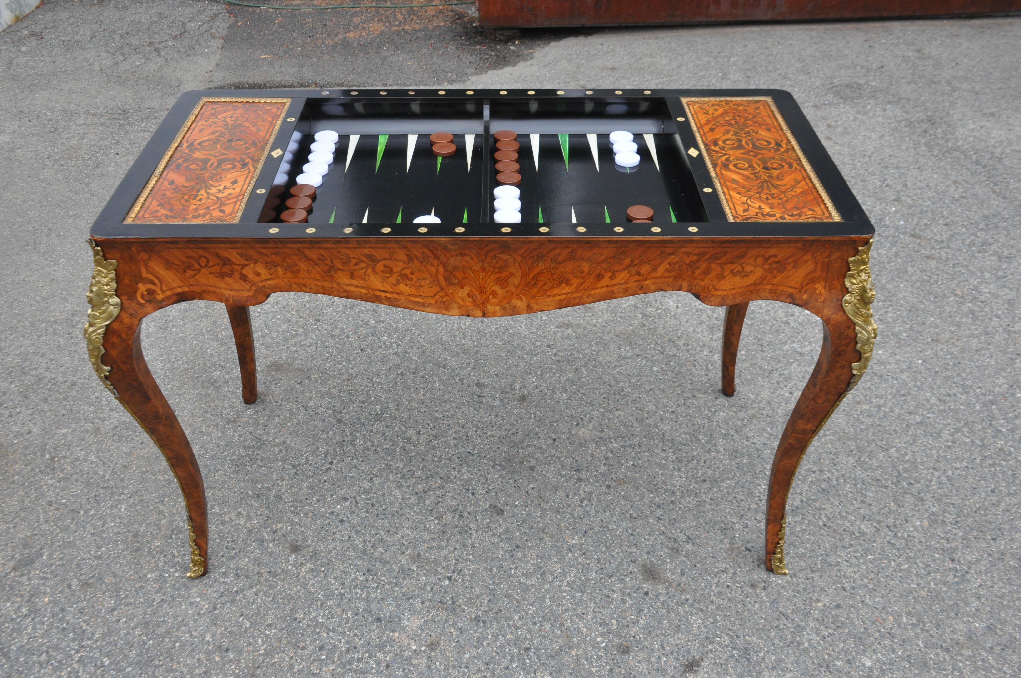 Bronze doré Table de Jeux à trois plateaux en bois de violette de style Régence française du 19ème siècle en vente