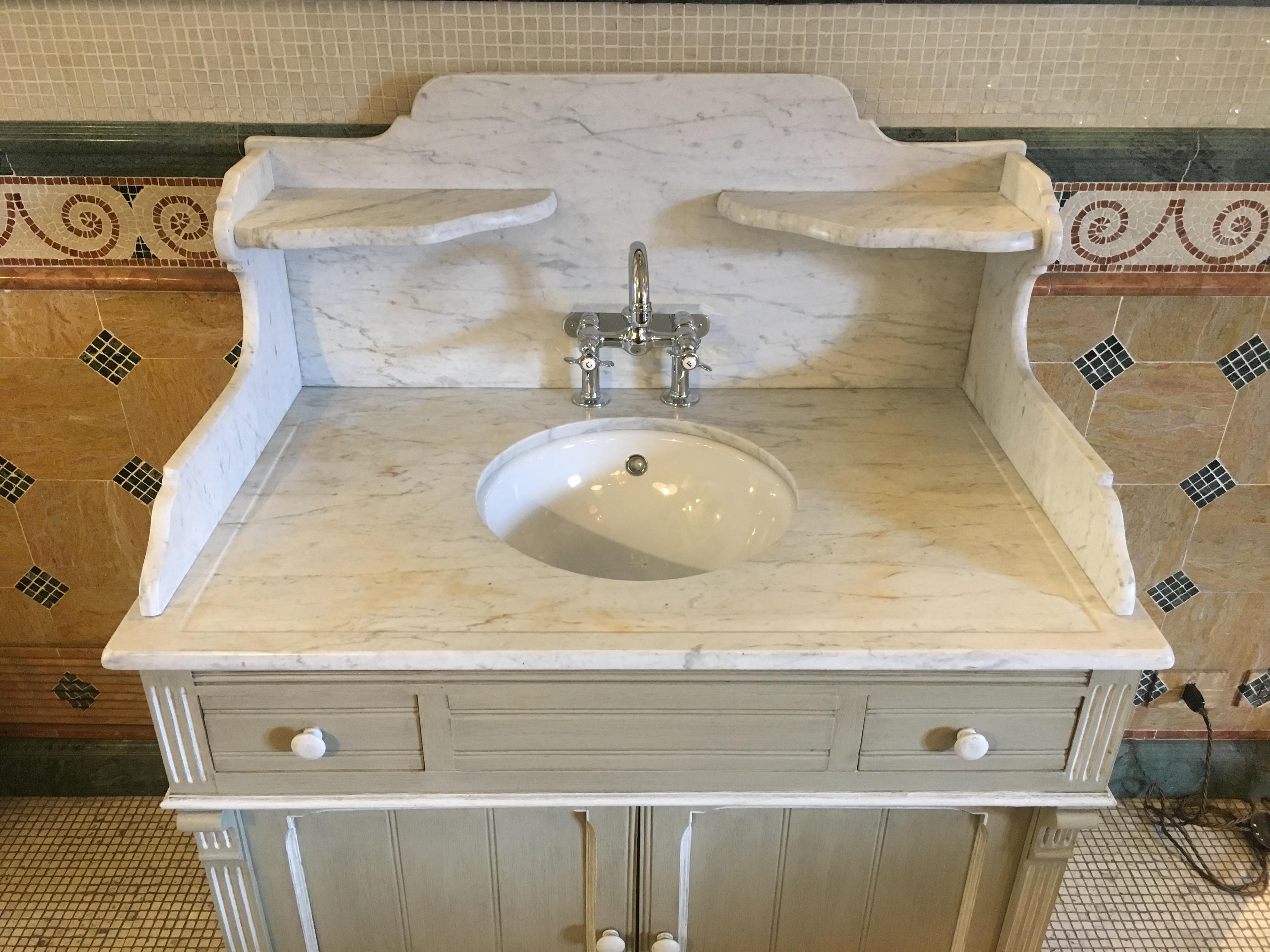 19th Century French Lacquered Cupboard Sink with Carrara Marble Top, 1890s In Good Condition In Florence, IT