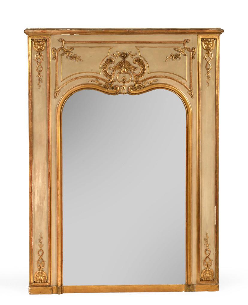 Grand miroir français du 19ème siècle en bois doré sculpté à la main de style Louis XVI Bon état - En vente à Sofia, BG