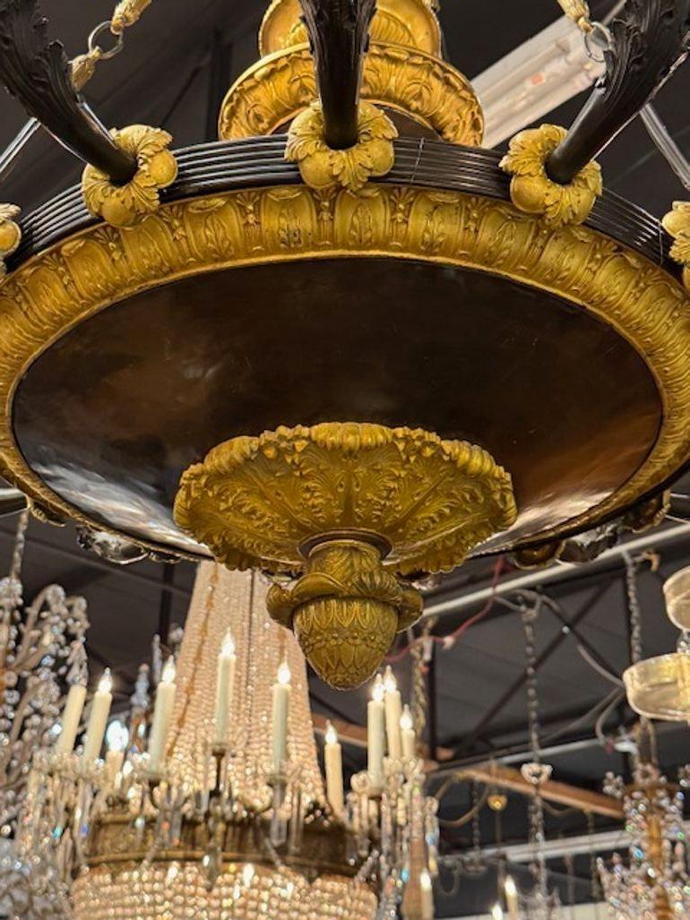 Siglo XIX Araña francesa de gran escala de bronce estilo Imperio con 16 luces en venta 1