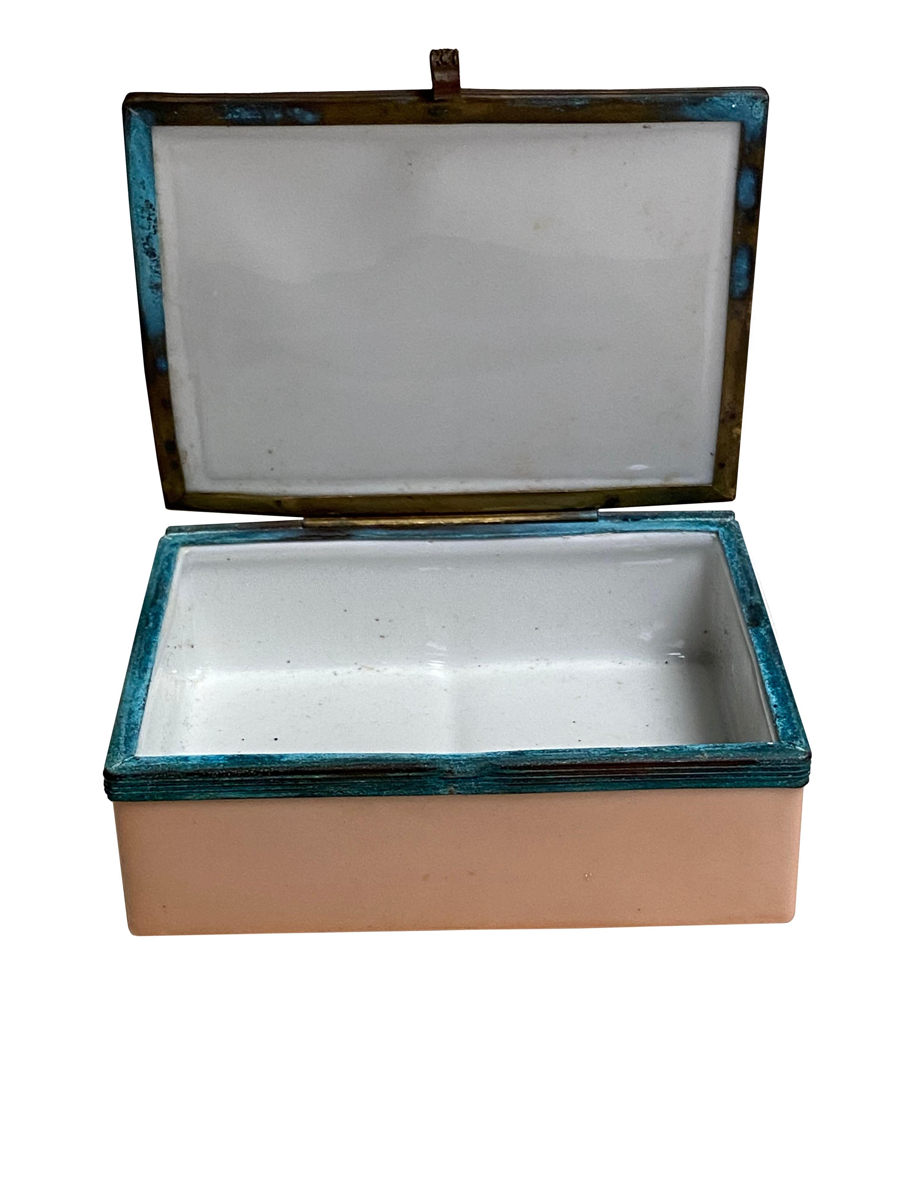Boîte en porcelaine émaillée française du 19ème siècle Bon état - En vente à Clearwater, FL