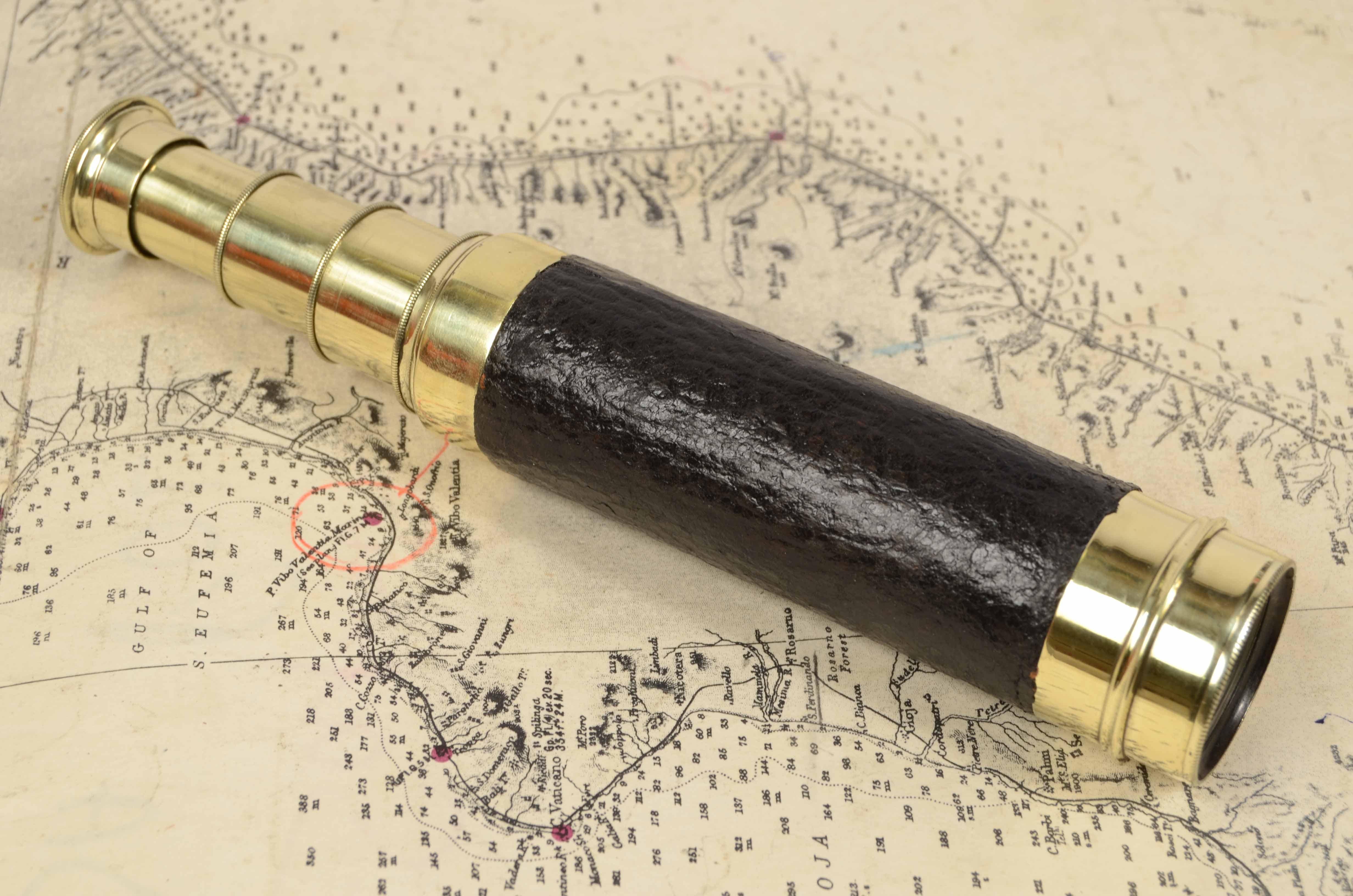 19th Century French Leather and Brass Small Telescope Antique Nautical Item In Good Condition In Milan, IT