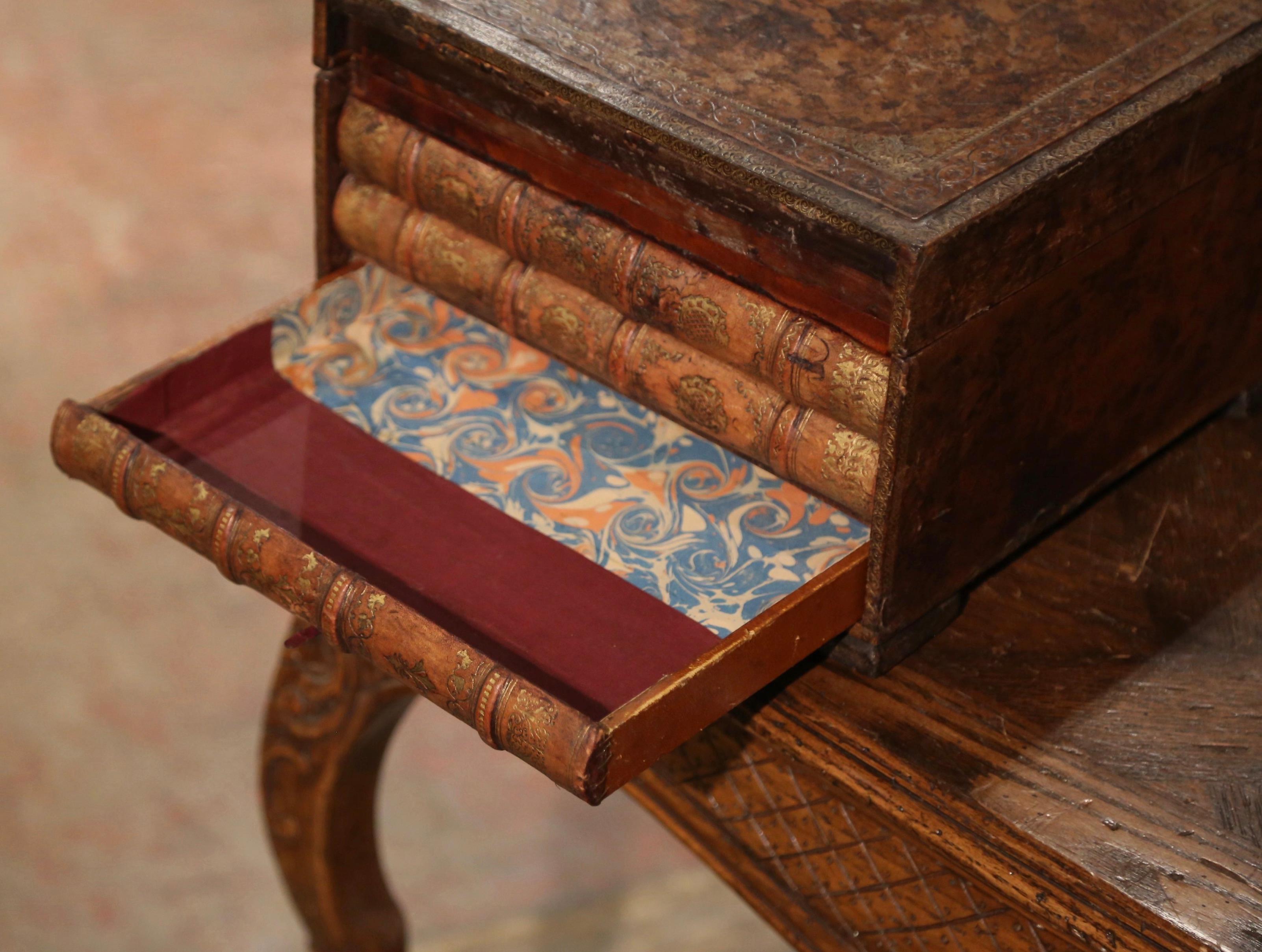 Boîte décorative à tiroirs cachés pour livres reliés en cuir du 19e siècle en vente 4