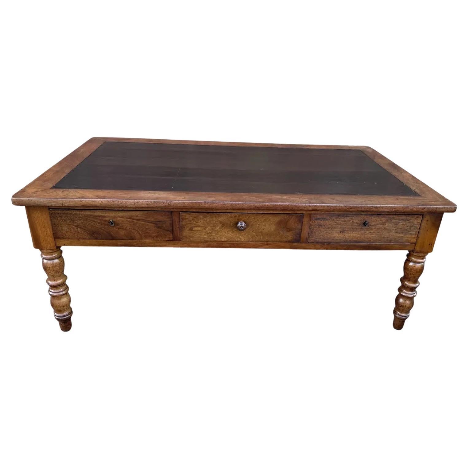 Table basse en cuir du 19ème siècle