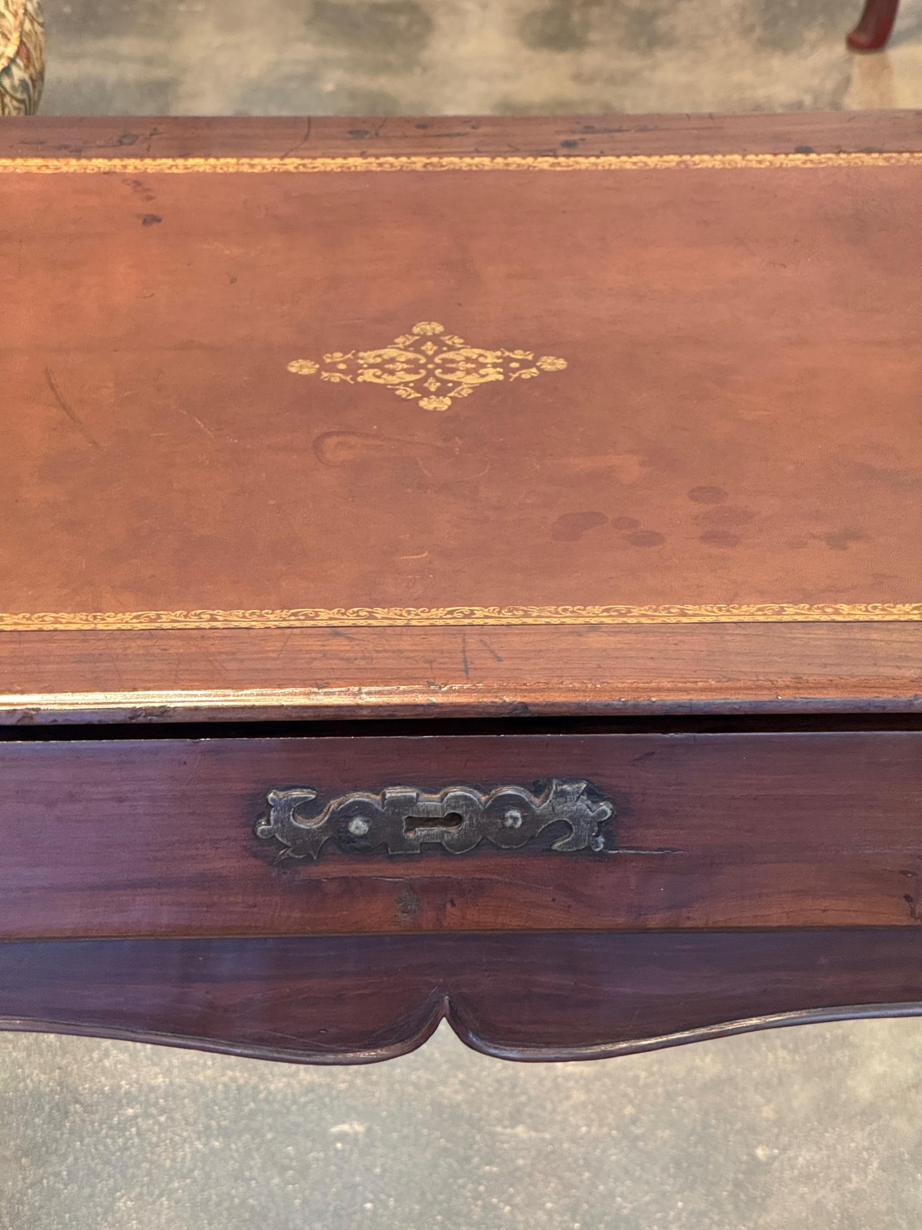 Table à écrire française du 19ème siècle Bon état - En vente à Charlottesville, VA