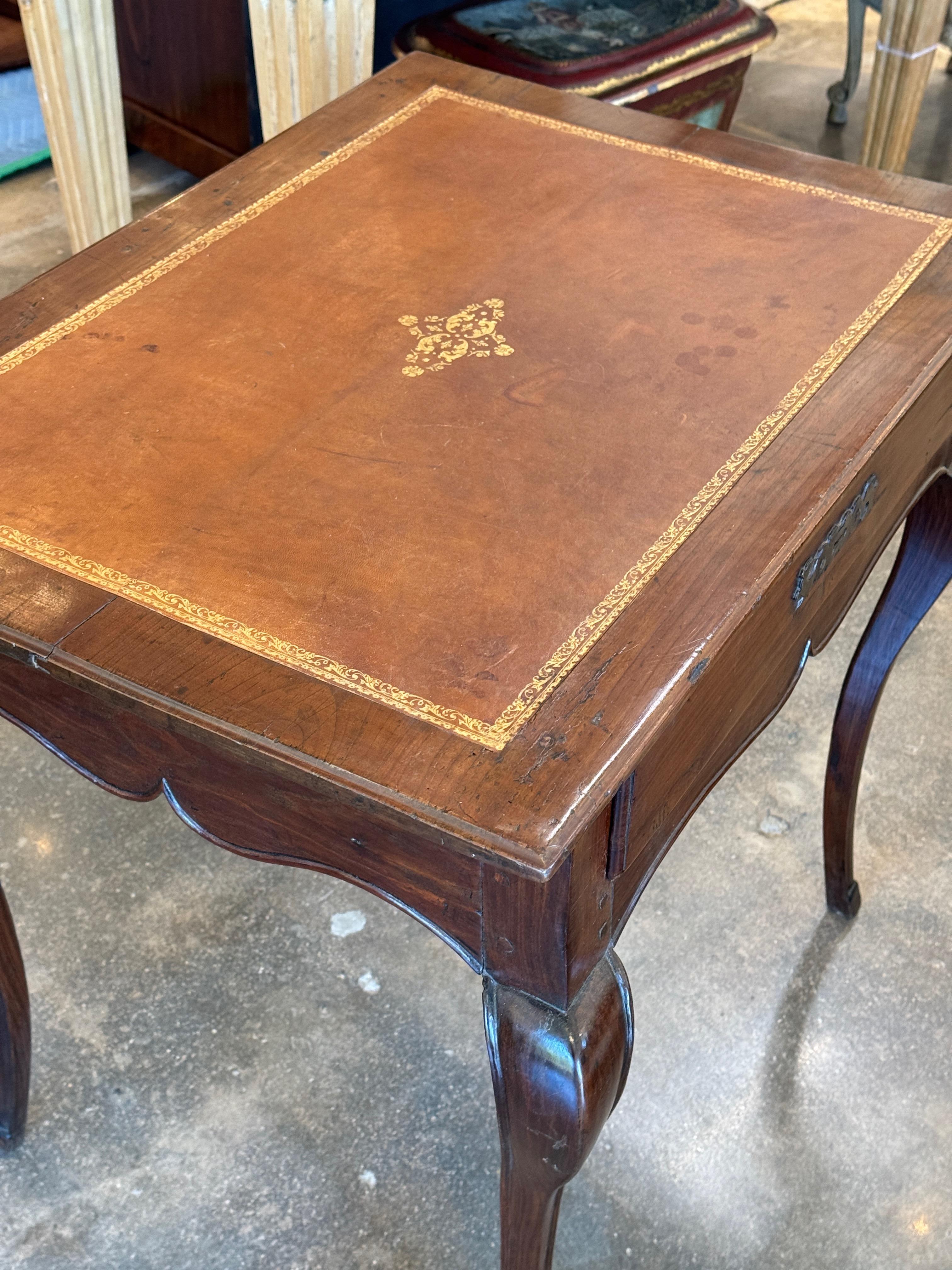 Cuir Table à écrire française du 19ème siècle en vente