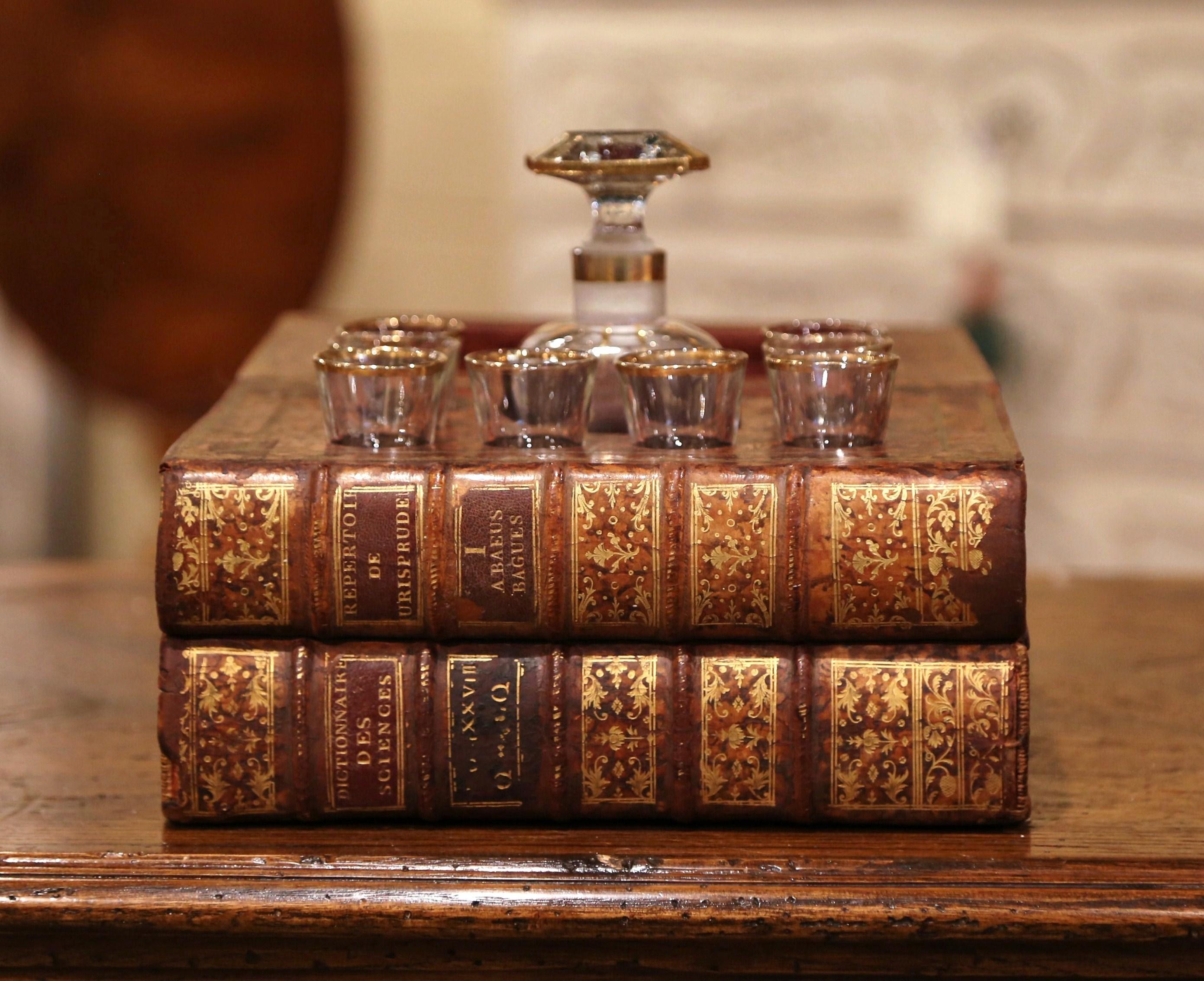 boîte à liqueur française du 19e siècle:: reliée en cuir:: avec 8 verres à liqueur et carafe 4