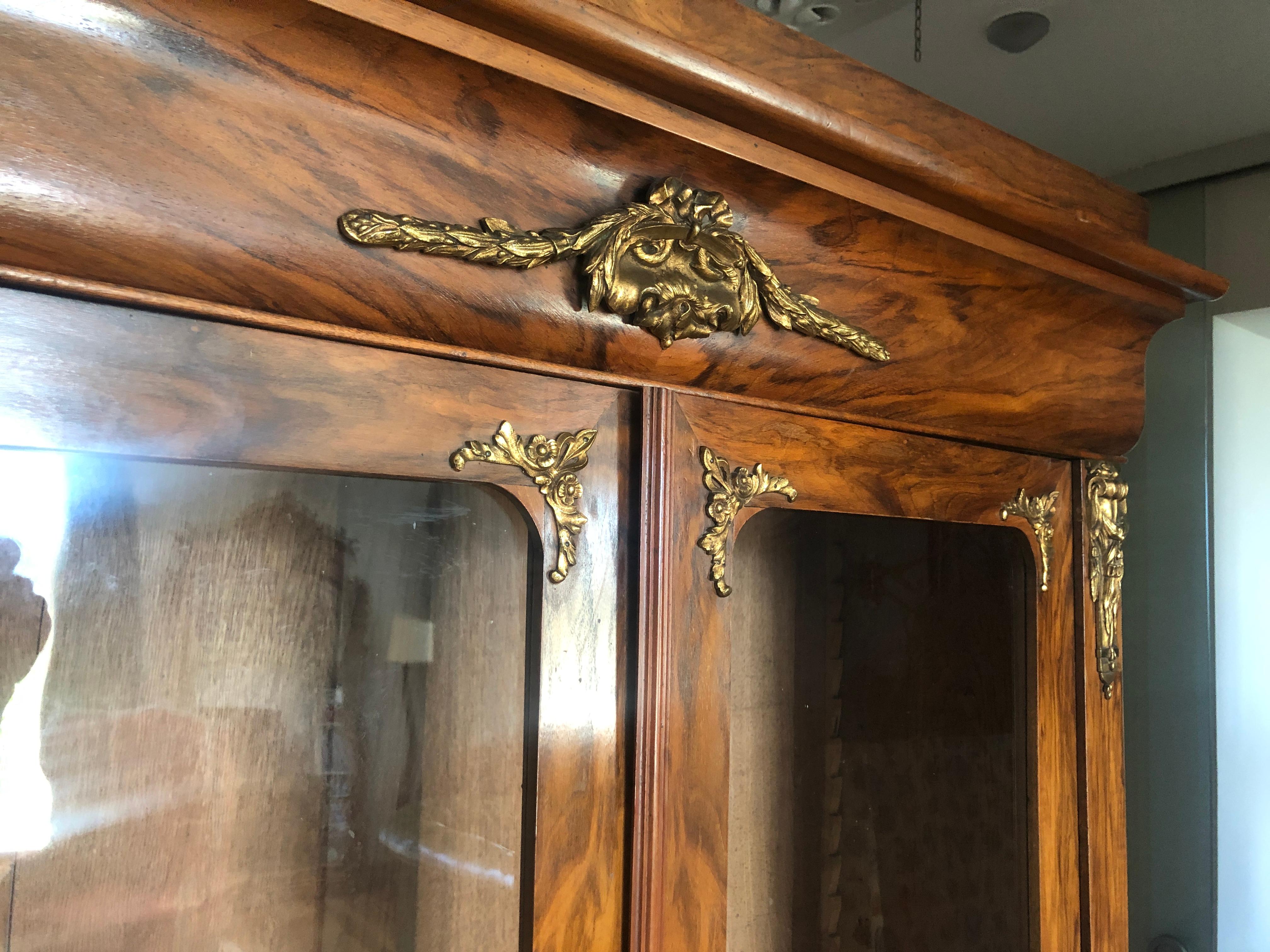 19th Century French Library Vitrine in Mahogany with Bronze Ornamentation In Good Condition For Sale In Sofia, BG