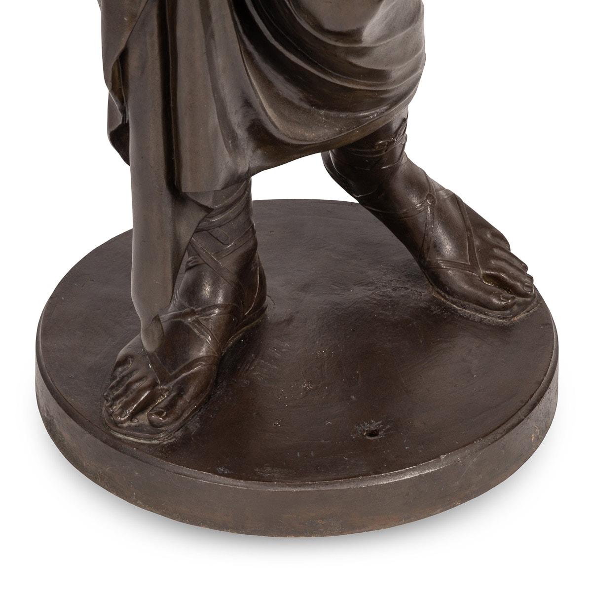 Bronzi francesi del XIX secolo a grandezza naturale che tengono in mano delle cornucopie con testa di cane, 1870 ca. in vendita 4