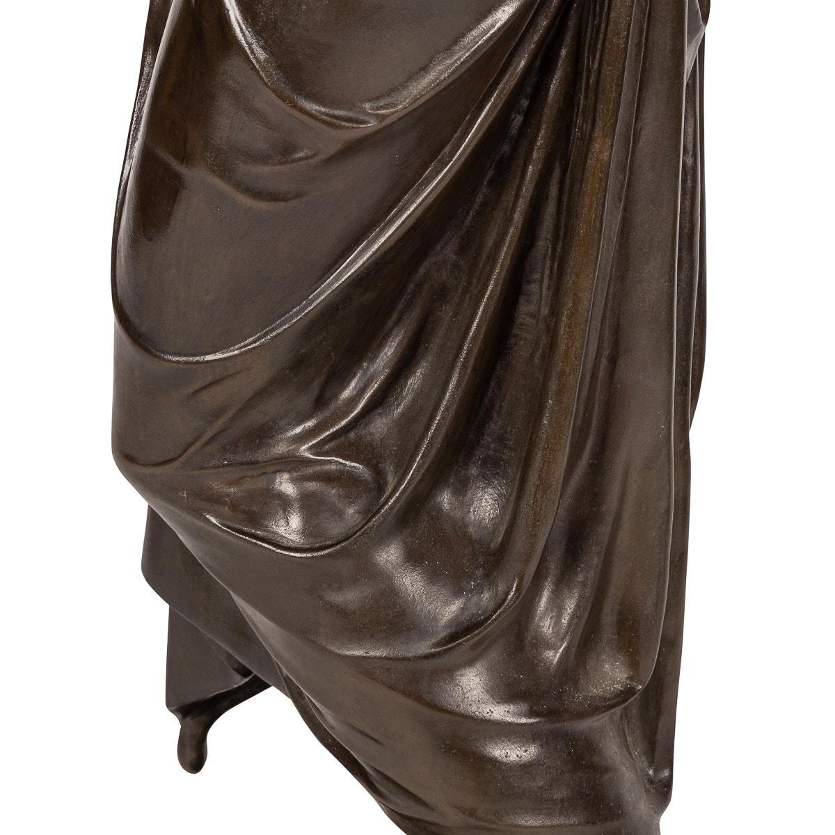 Bronzi francesi del XIX secolo a grandezza naturale che tengono in mano delle cornucopie con testa di cane, 1870 ca. in vendita 5