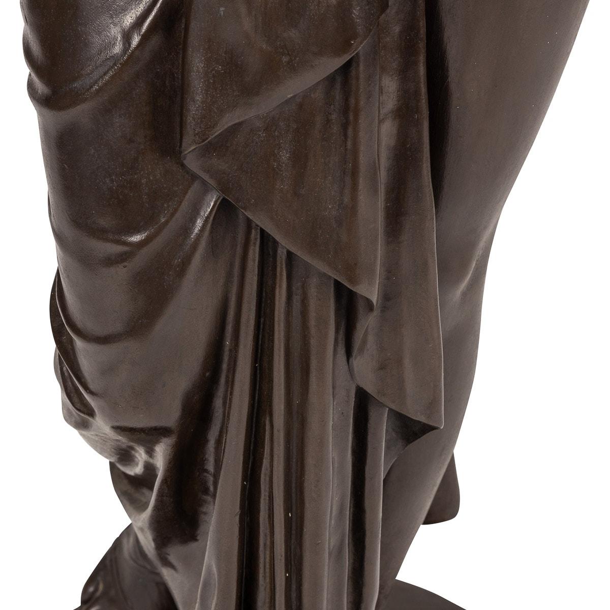 Bronzi francesi del XIX secolo a grandezza naturale che tengono in mano delle cornucopie con testa di cane, 1870 ca. in vendita 10
