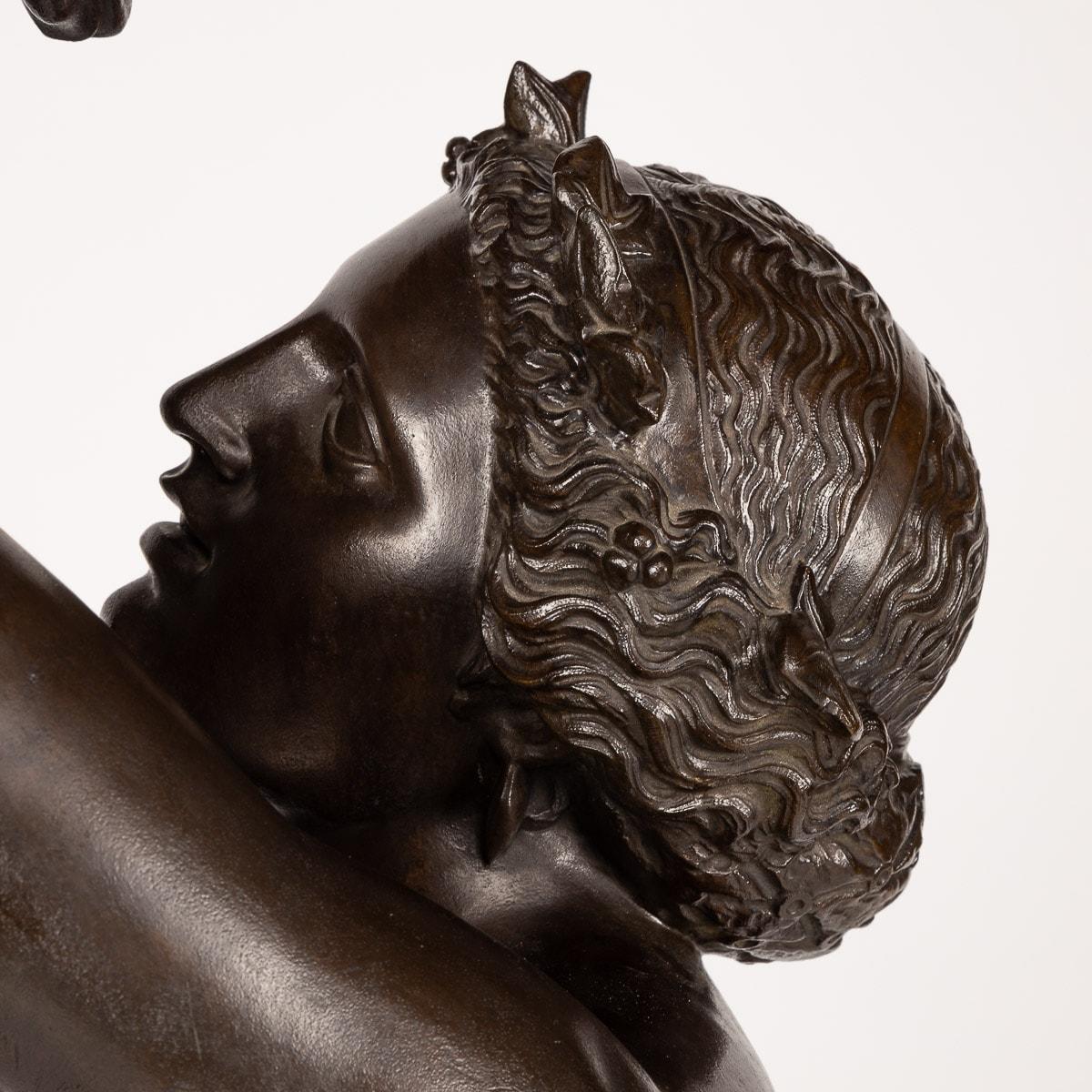 Bronzi francesi del XIX secolo a grandezza naturale che tengono in mano delle cornucopie con testa di cane, 1870 ca. in vendita 2
