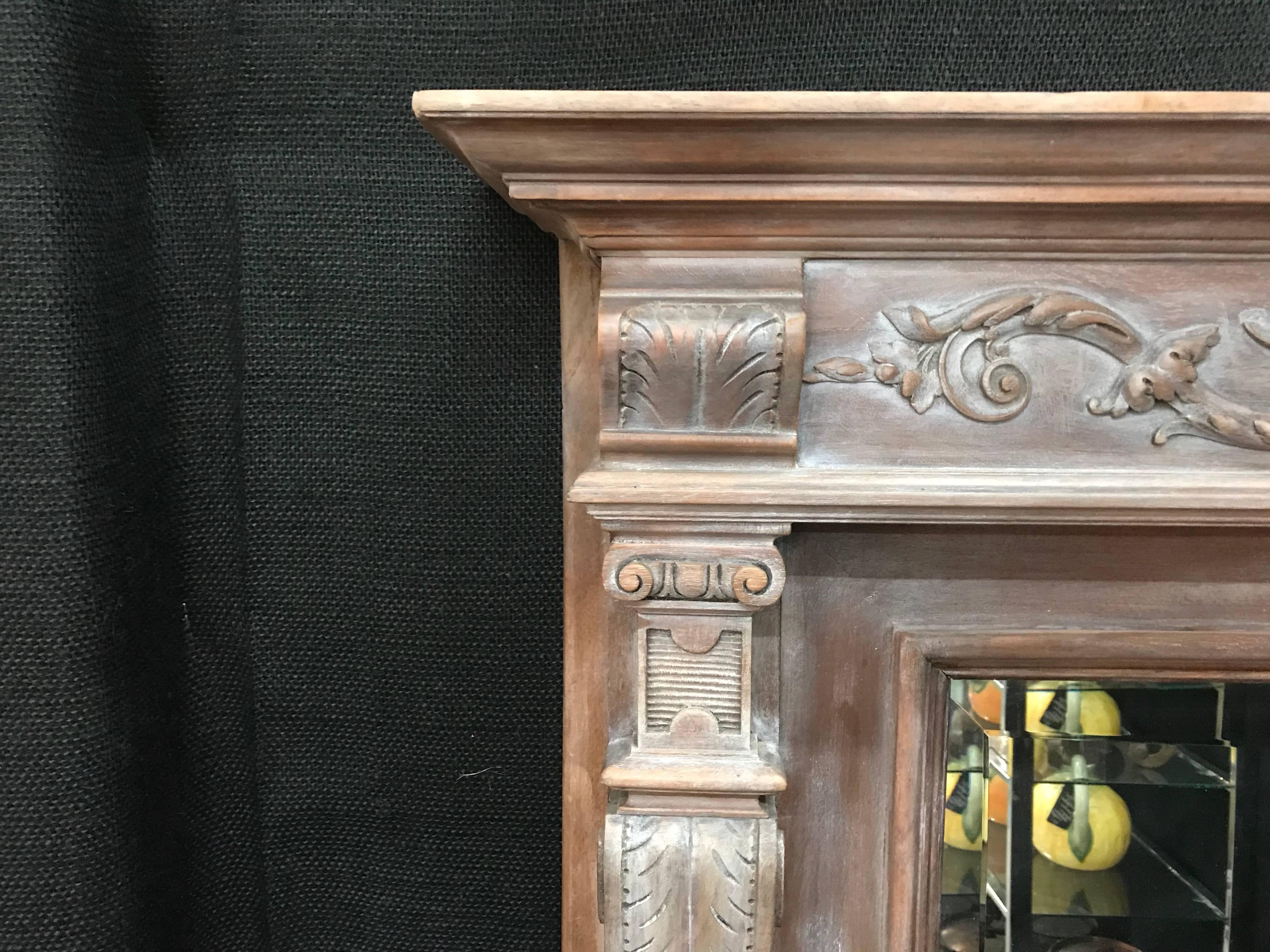 19. Jahrhundert, Französisch gekalkt Wood Neoklassischen Stil abgeschrägten Spiegel (Holz) im Angebot