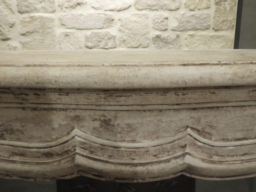 French limestone fireplace mantel, dating from the 19th century.
Inside dimensions : 117cm wide & 100cm high
