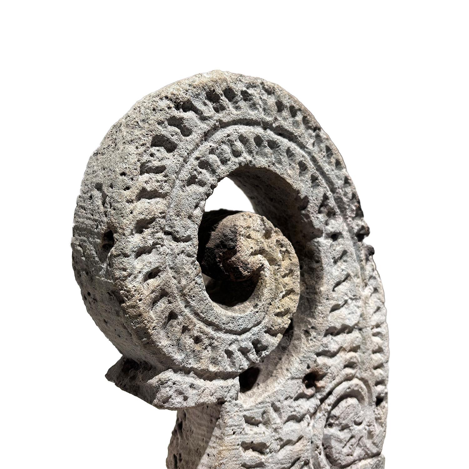 Metallo Statua di reliquia in pietra calcarea francese del XIX secolo - Decorazione antica in vendita
