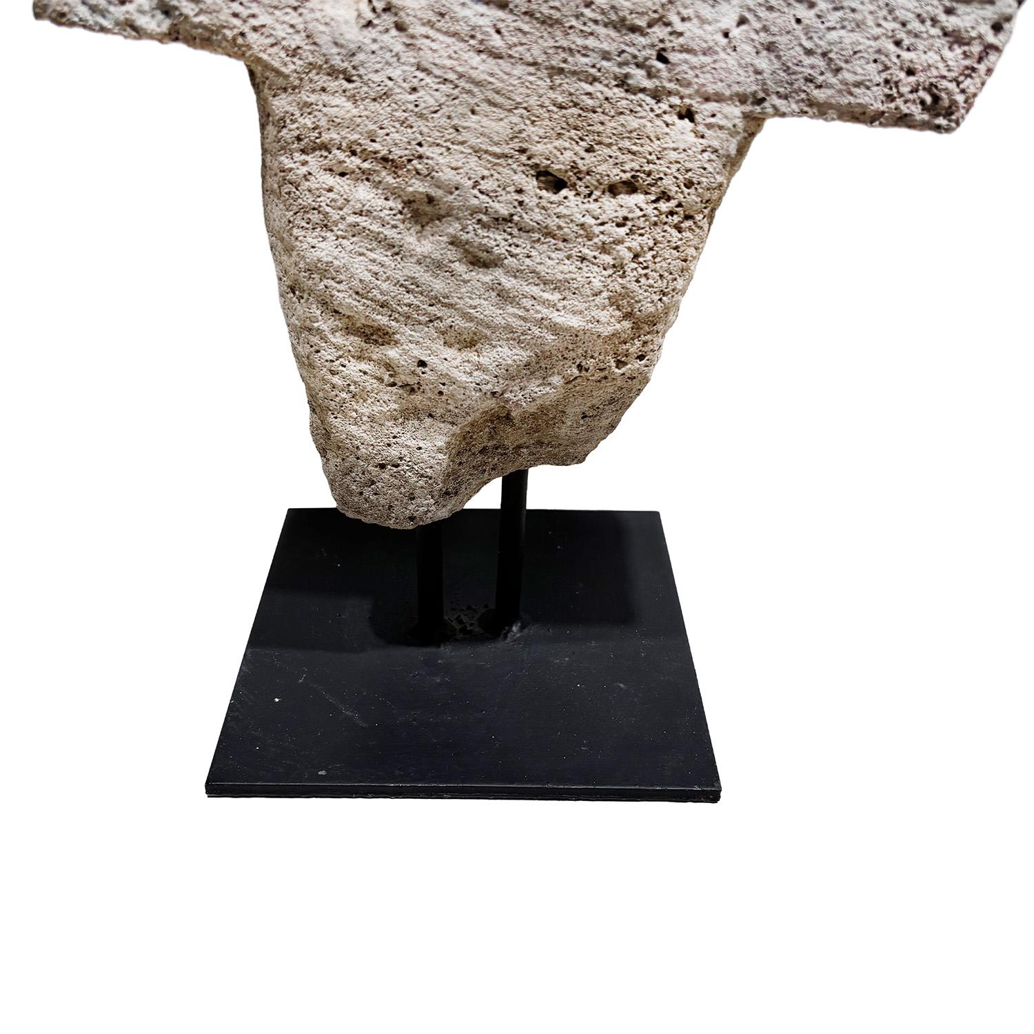 Statua di reliquia in pietra calcarea francese del XIX secolo - Decorazione antica in vendita 1