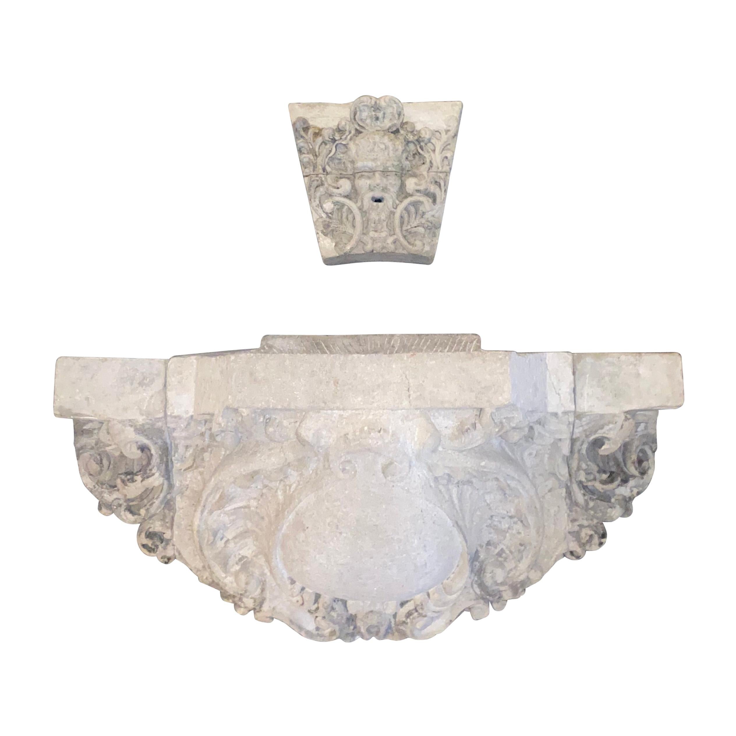 Fontaine murale en pierre calcaire française du 19e siècle en vente