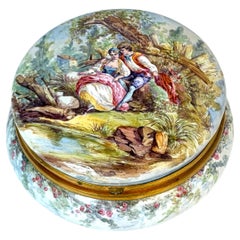 Caja cómoda francesa de Limoges esmaltada del siglo XIX con escenas pastorales rococó