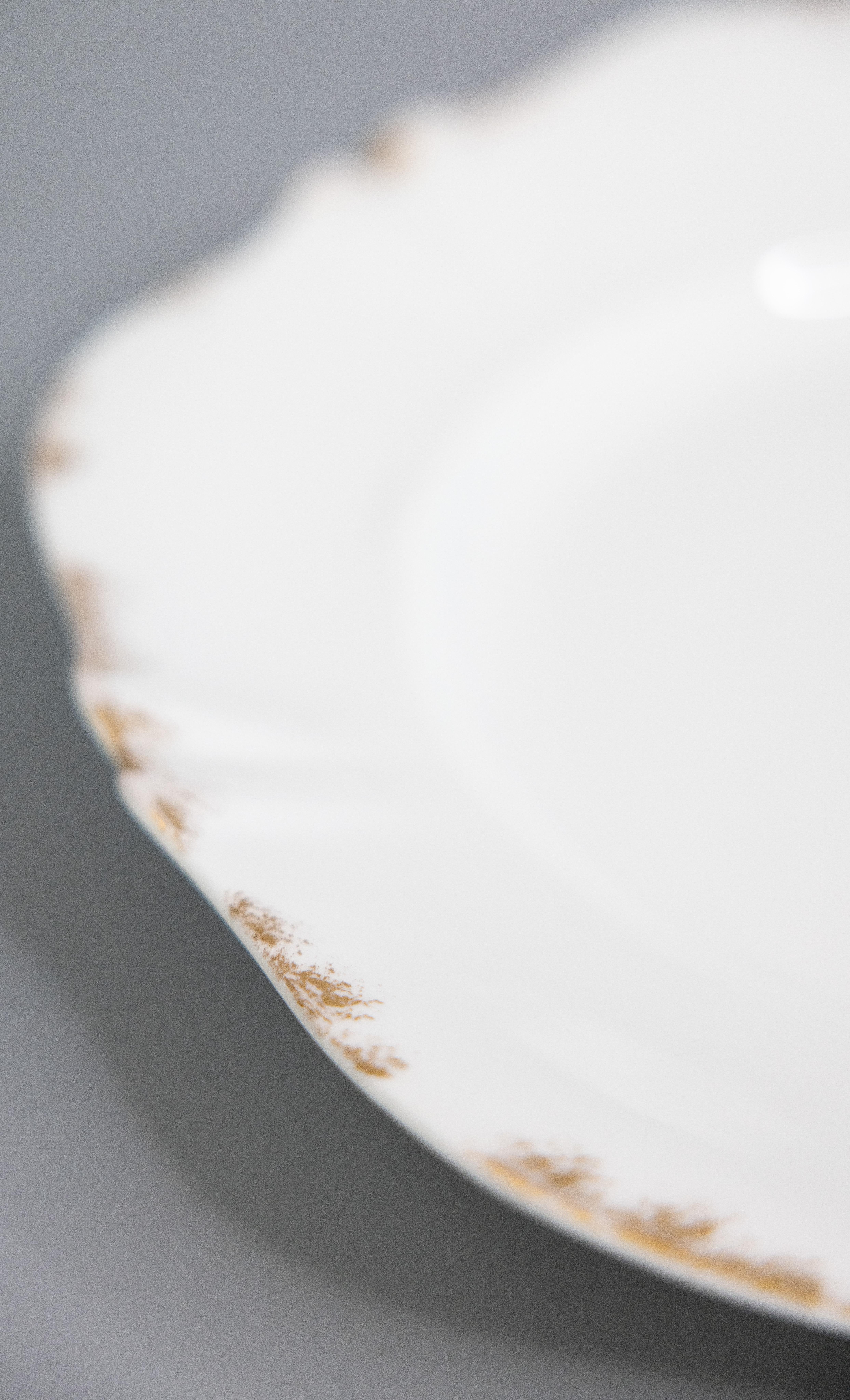 19th Century French Limoges Old Paris Gilt White Porcelain Serving Platter For Sale 1