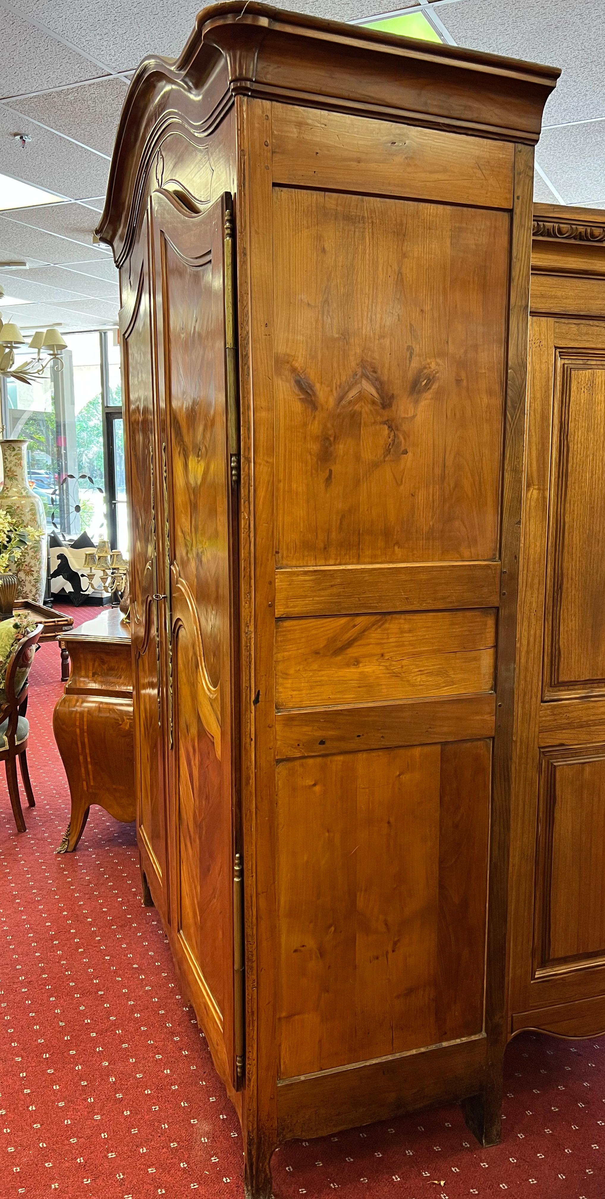 19th Century French Linen Armoire In Good Condition In Palm Beach Gardens, FL