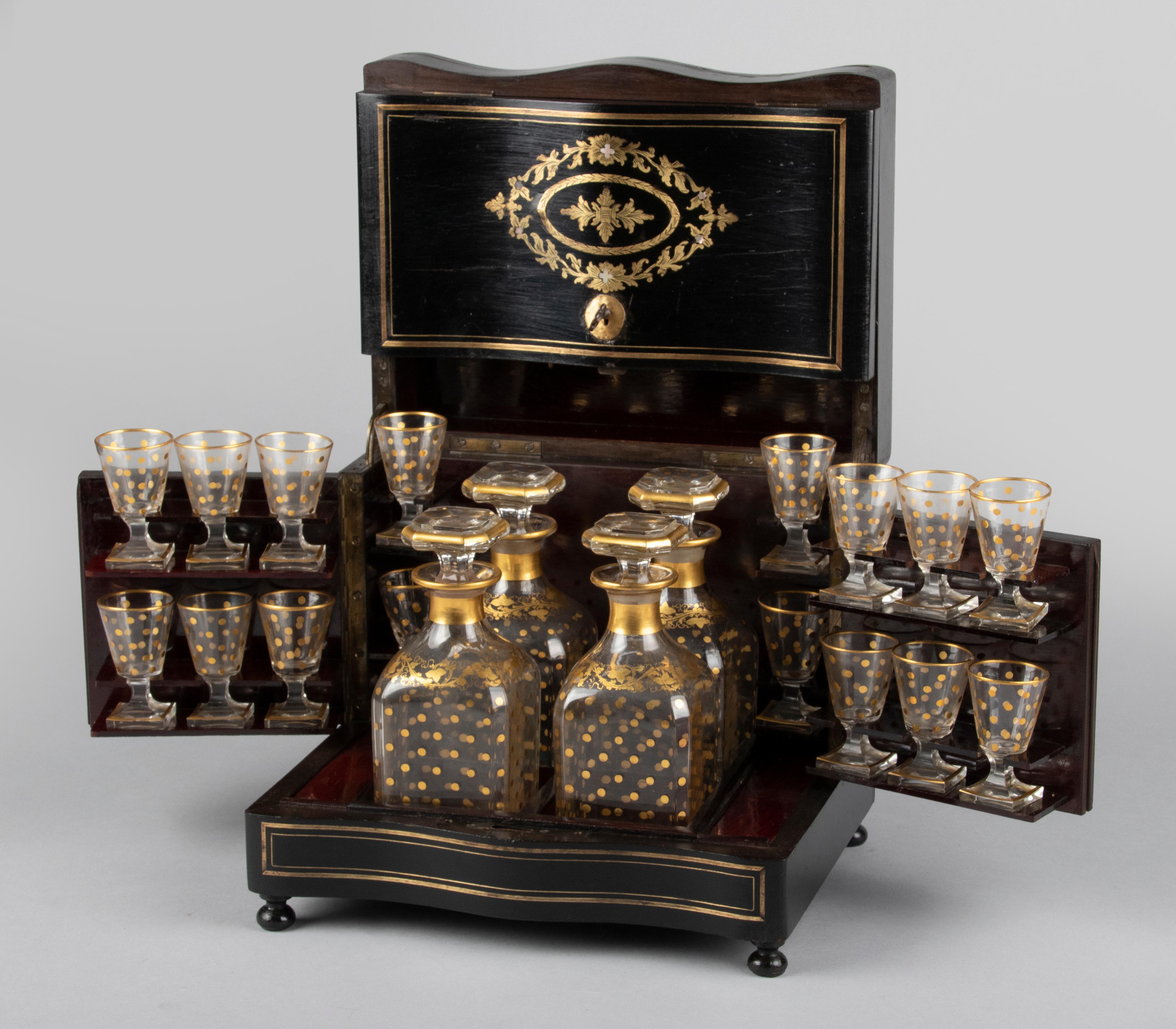19th Century French Liquor Cabinet Napoleon III with Baccarat Crystal Interior In Good Condition In Casteren, Noord-Brabant