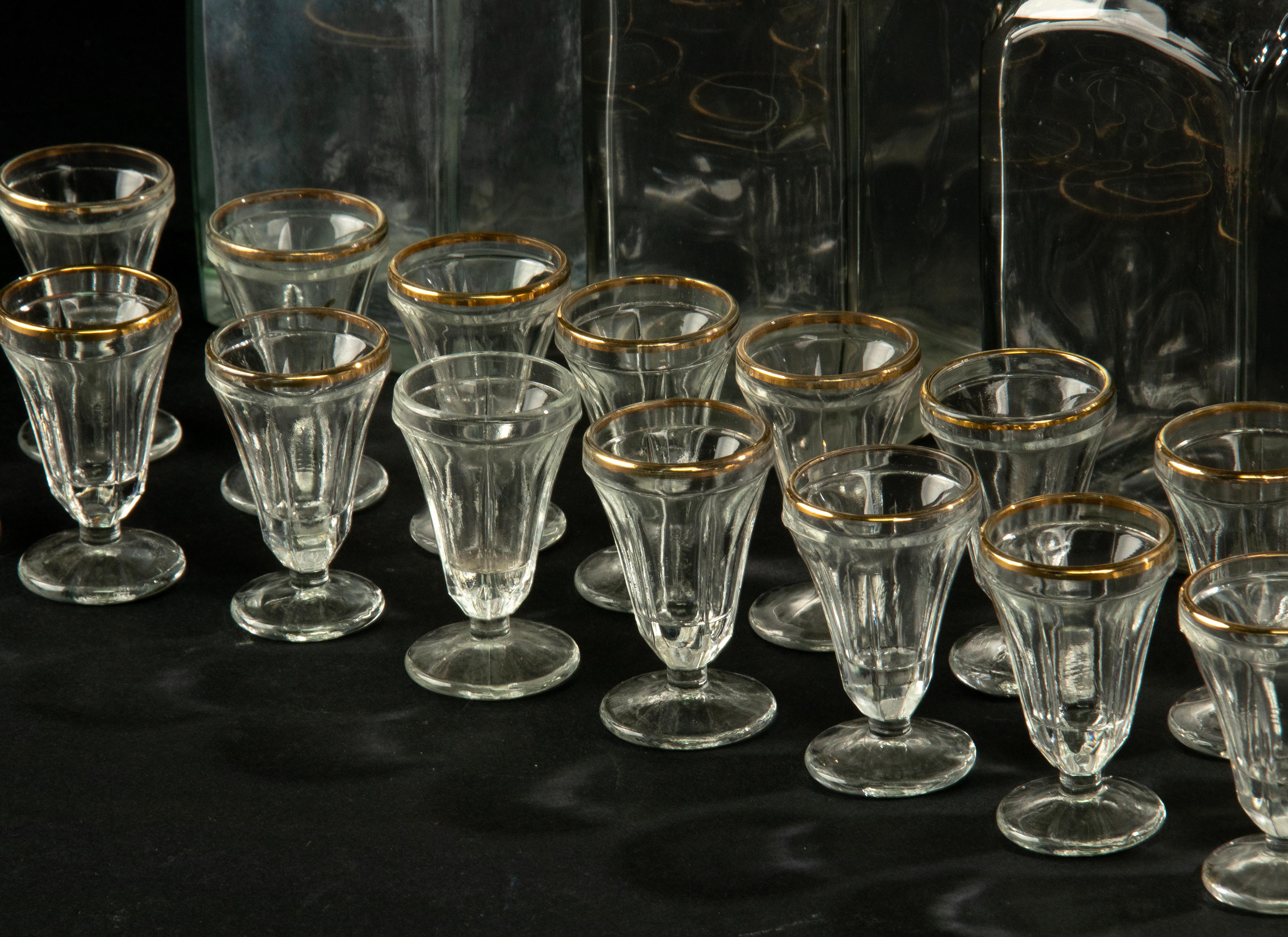 Meuble à liqueurs Napoléon III du 19ème siècle avec intérieur en cristal en vente 11