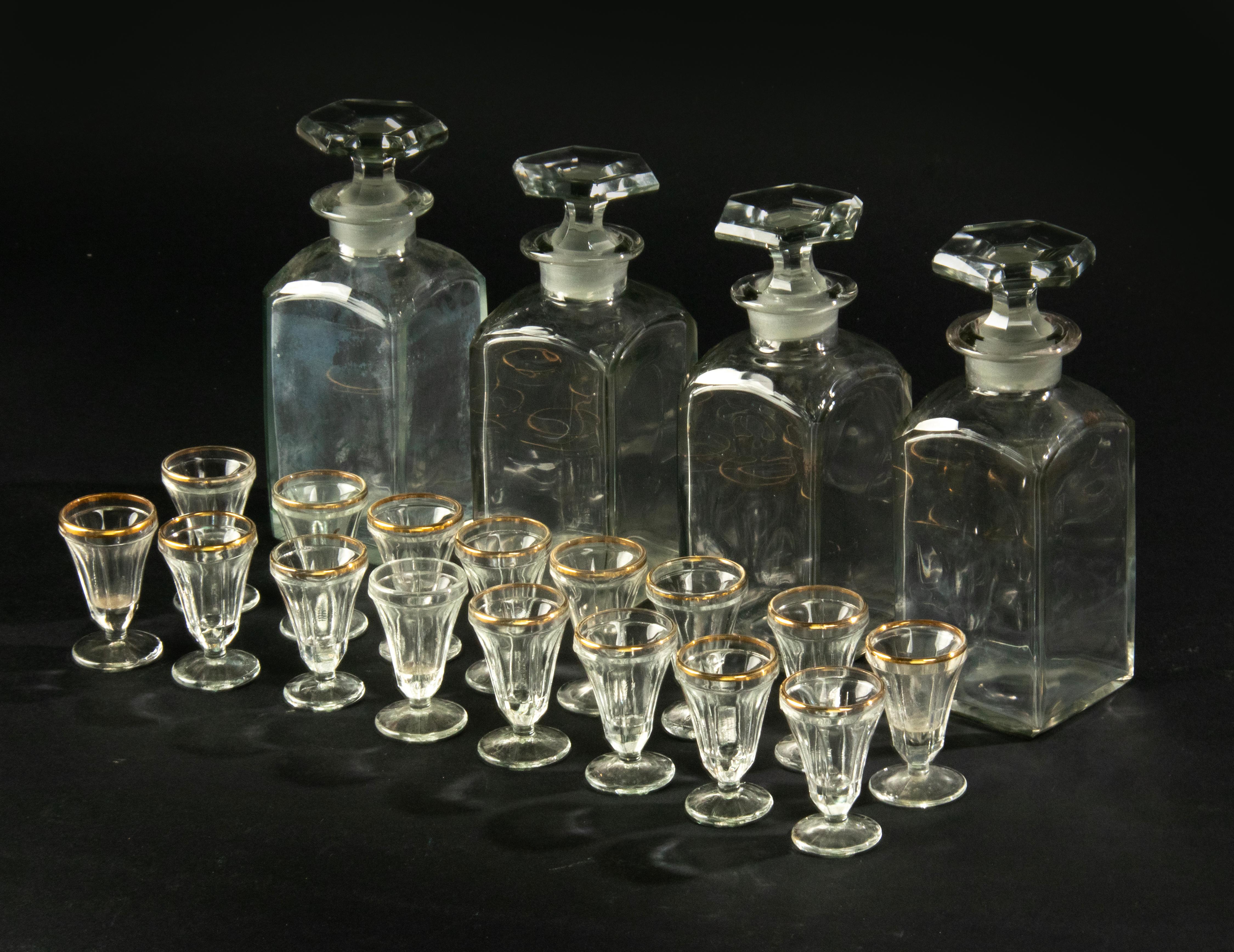 Meuble à liqueurs Napoléon III du 19ème siècle avec intérieur en cristal Bon état - En vente à Casteren, Noord-Brabant