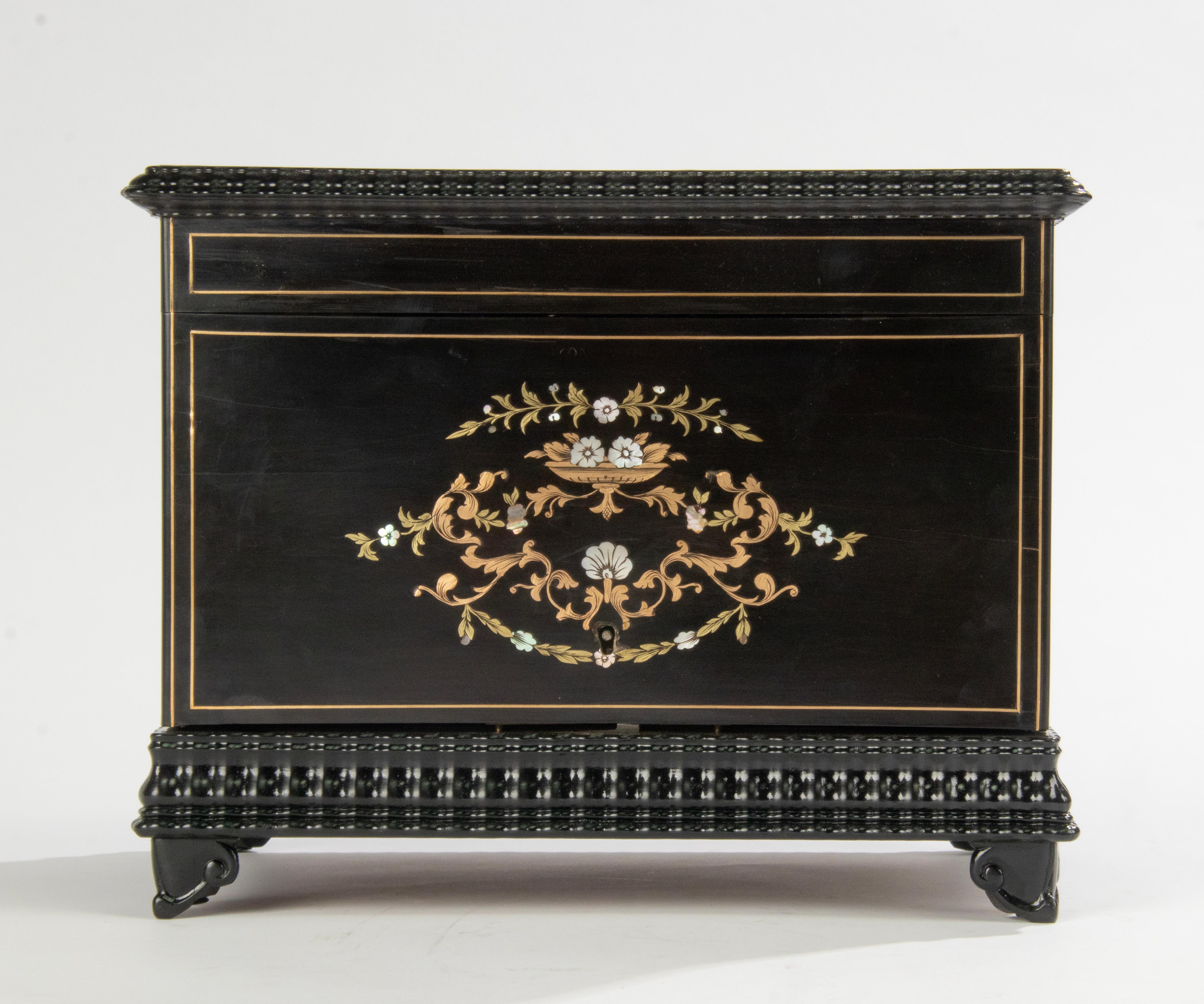 19th Century French Liquor Cabinet Napoleon III with Crystal Interior For Sale 2