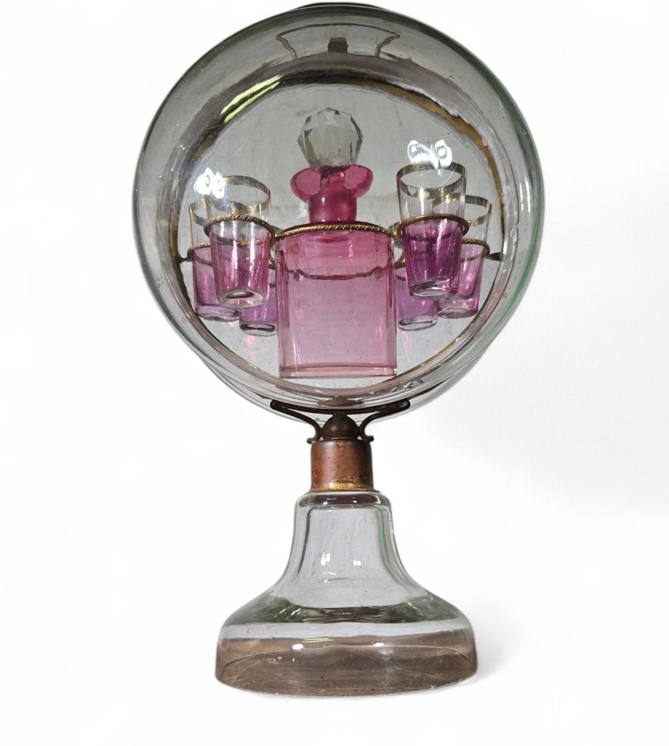 Carafe française du 19ème siècle en verre soufflé Dimensions : 35 x 19 x 10 cm en vente 8